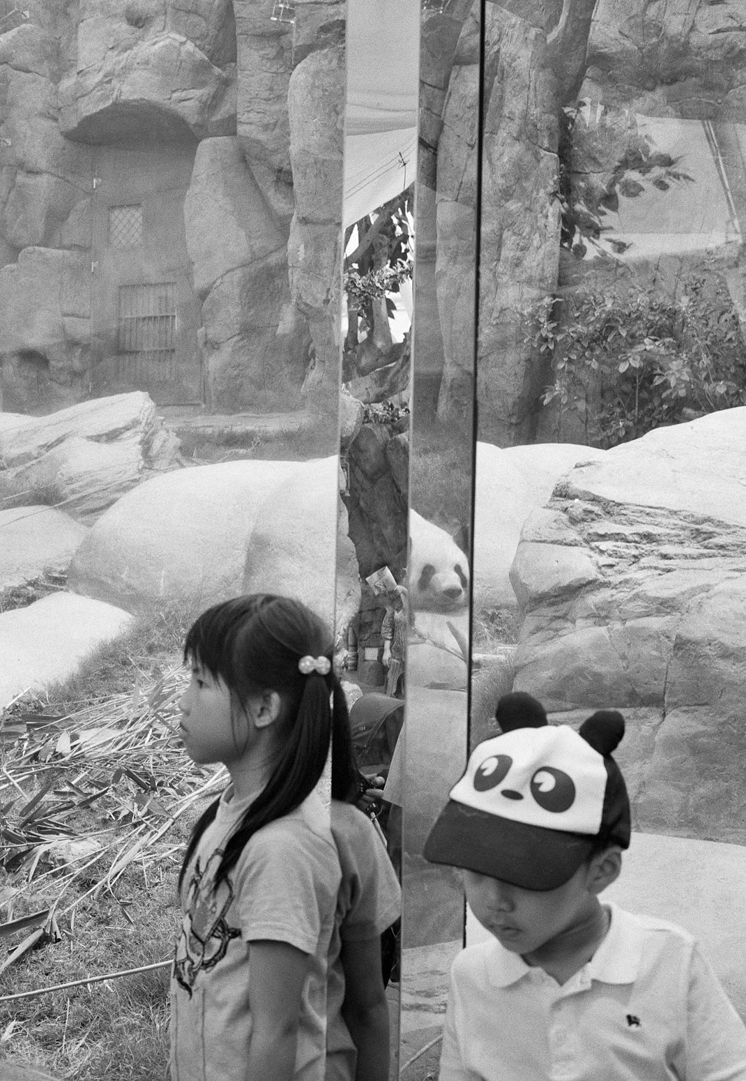 Untitled, Hong Kong, 2012 Archival Pigment Print on Moab Entrada Rag, 21x17" Edition of Three