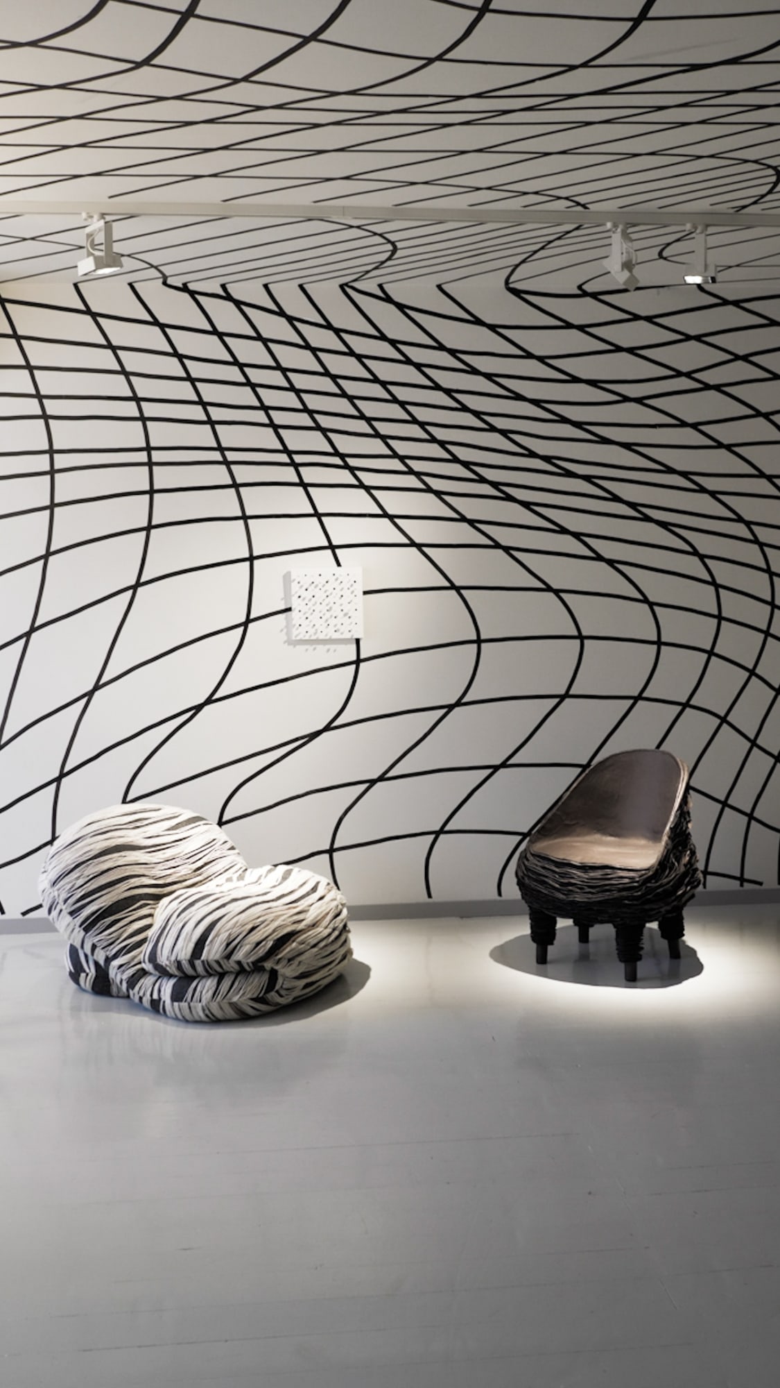 Inside the Strongest Colours: Black and White