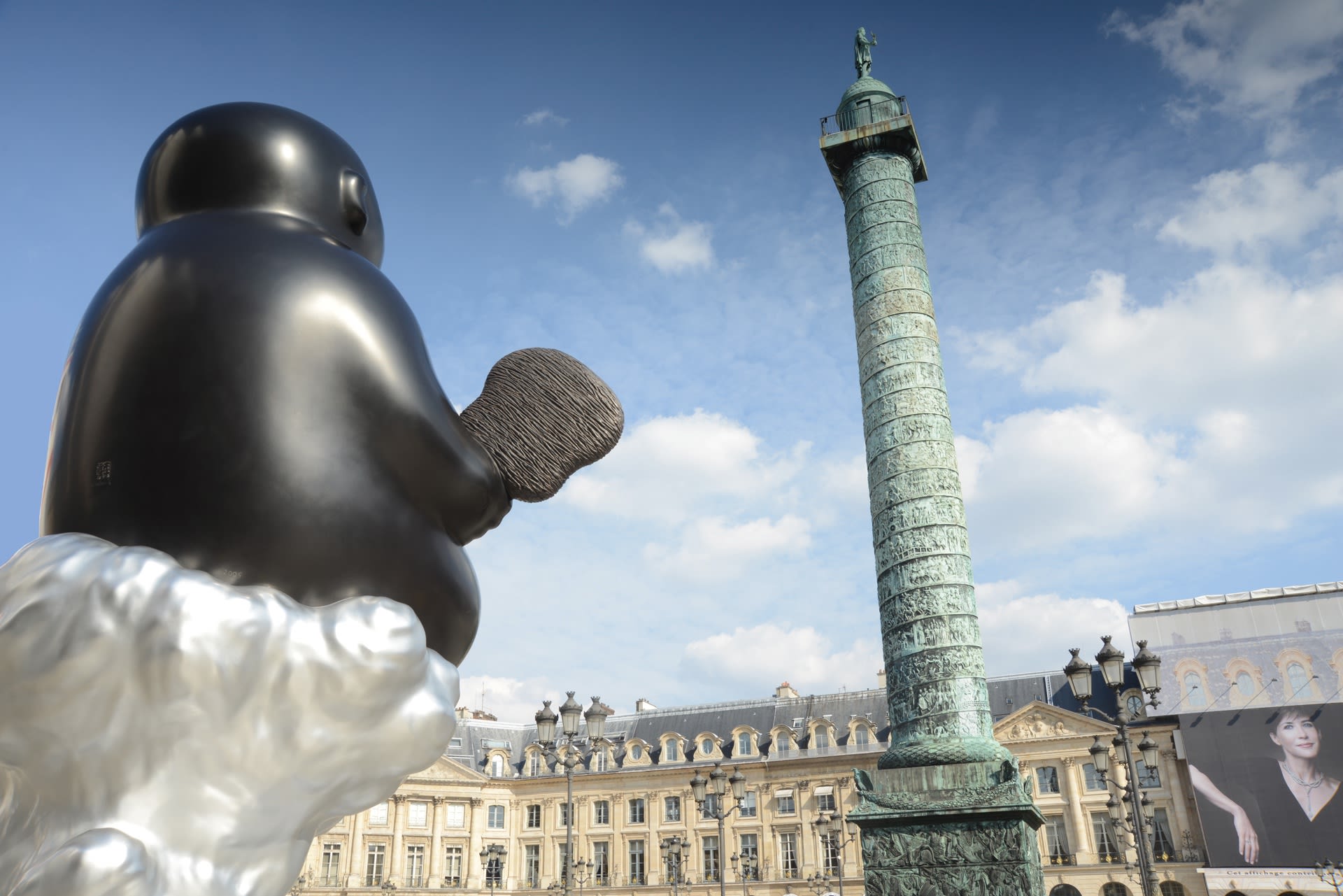 李真2013巴黎凡登廣場大型雕塑個展