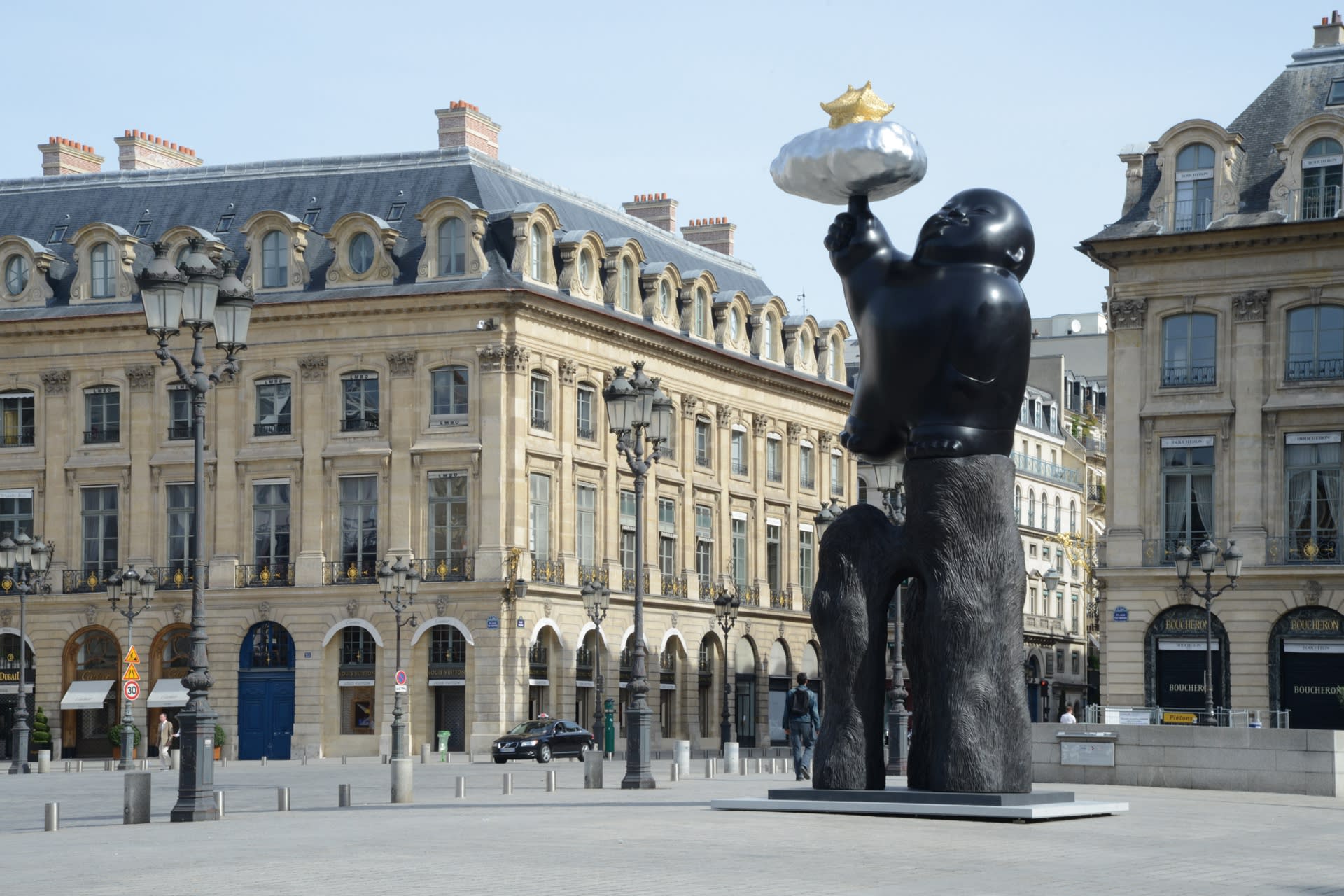 李真2013巴黎凡登广场大型雕塑个展