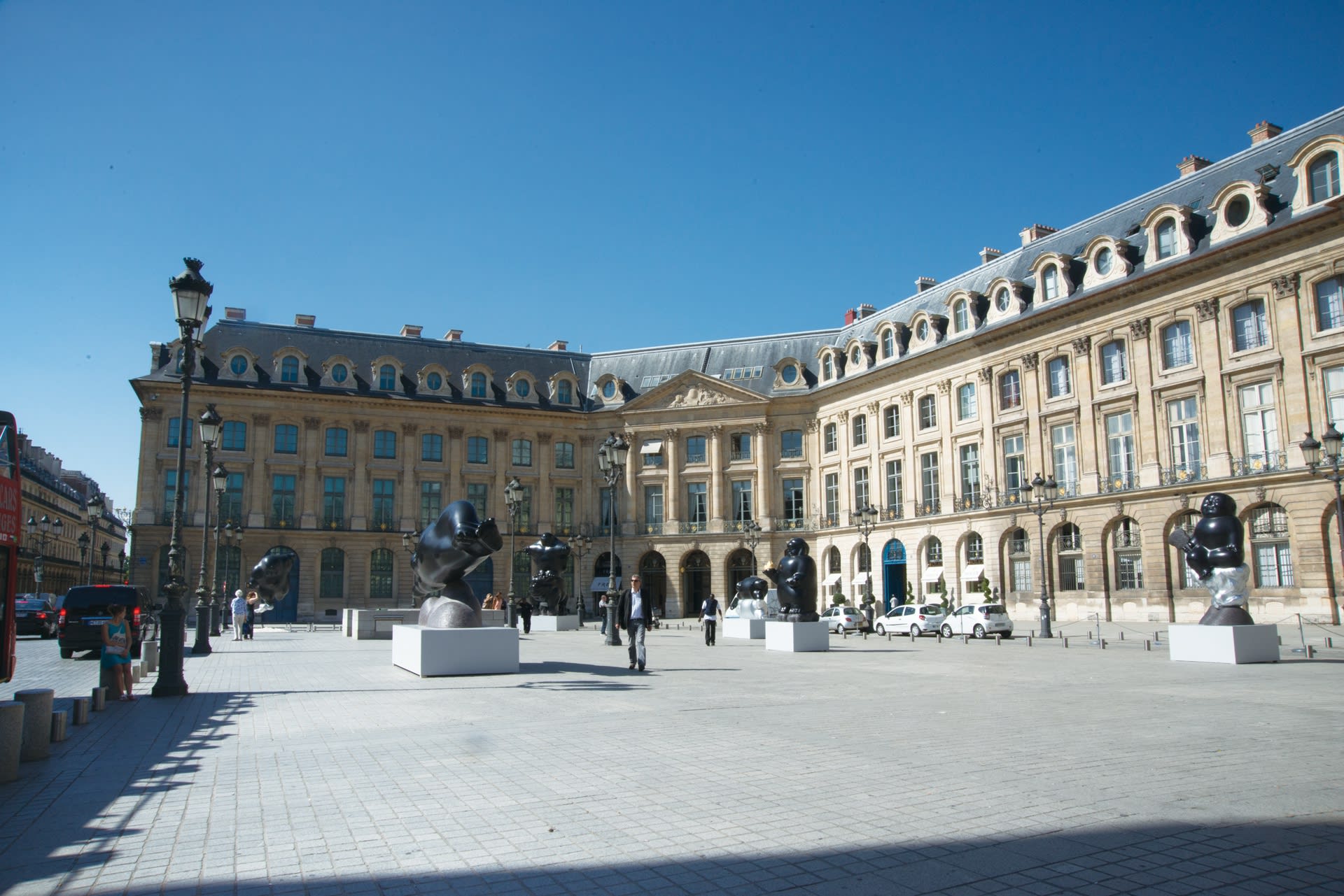 李真2013巴黎凡登廣場大型雕塑個展