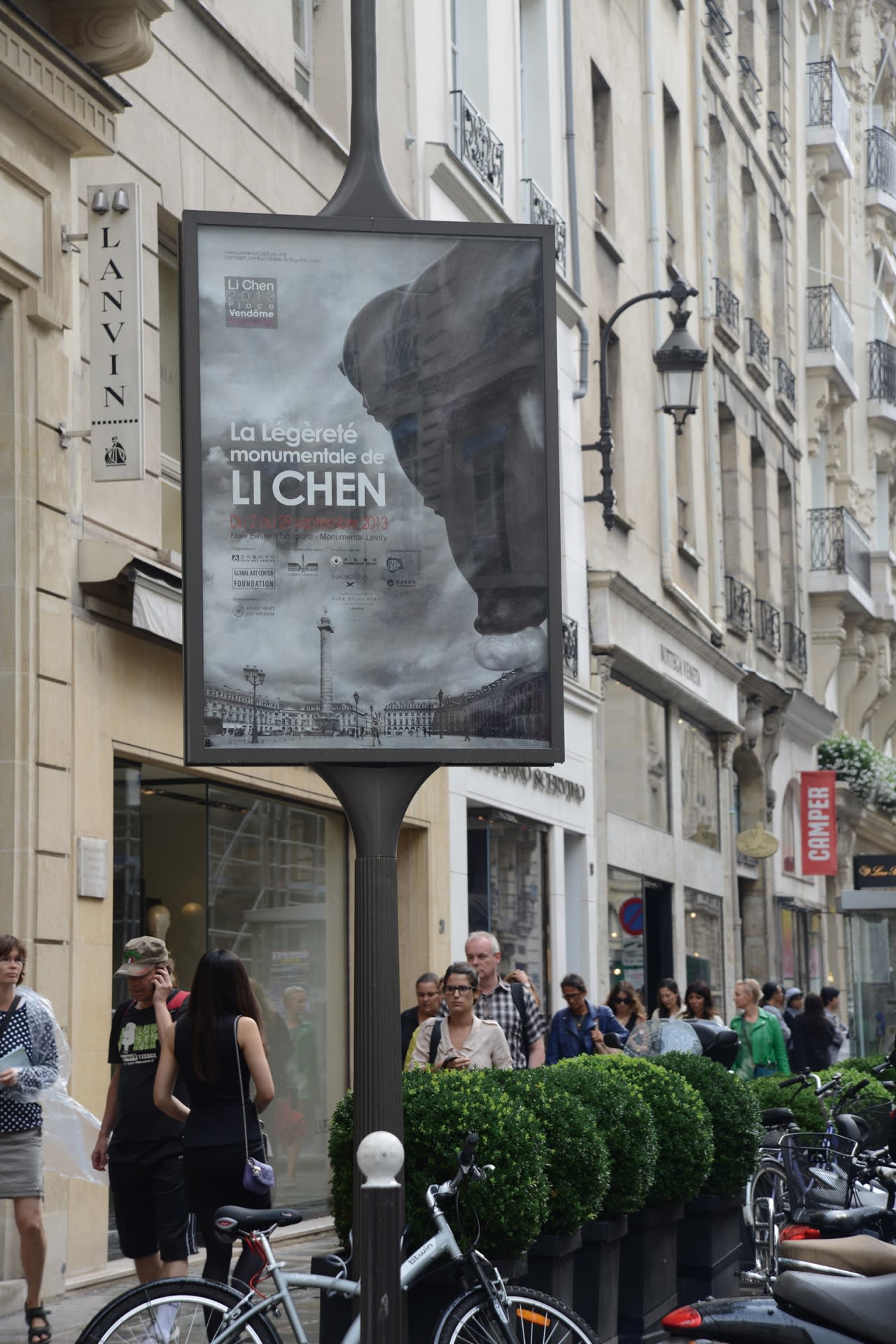 李真2013巴黎凡登廣場大型雕塑個展