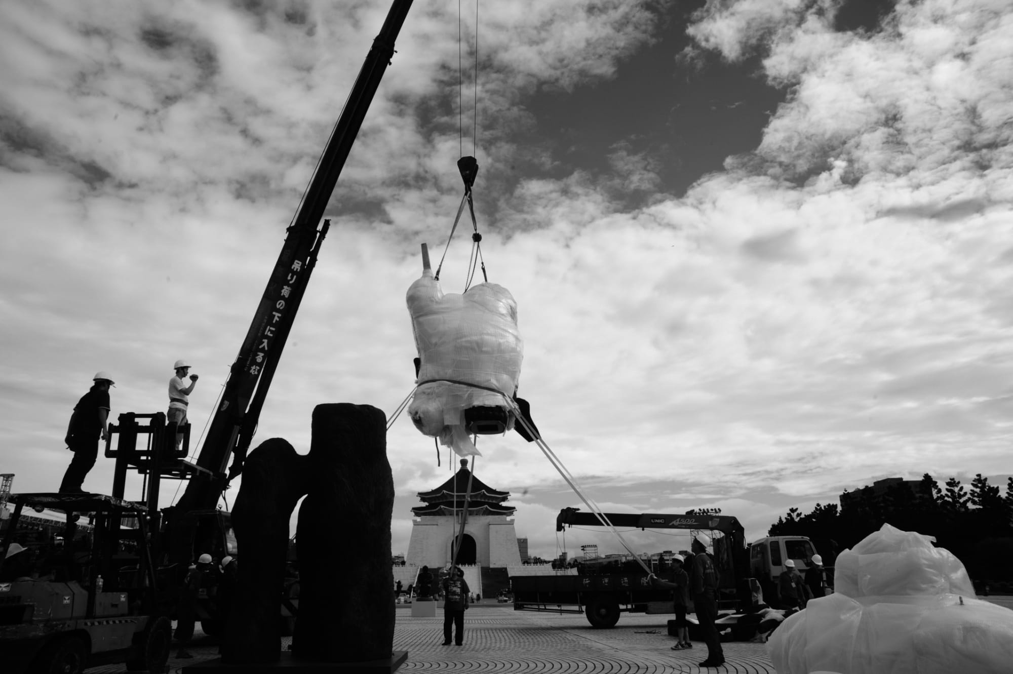 大氣—李真台灣大型雕塑首展