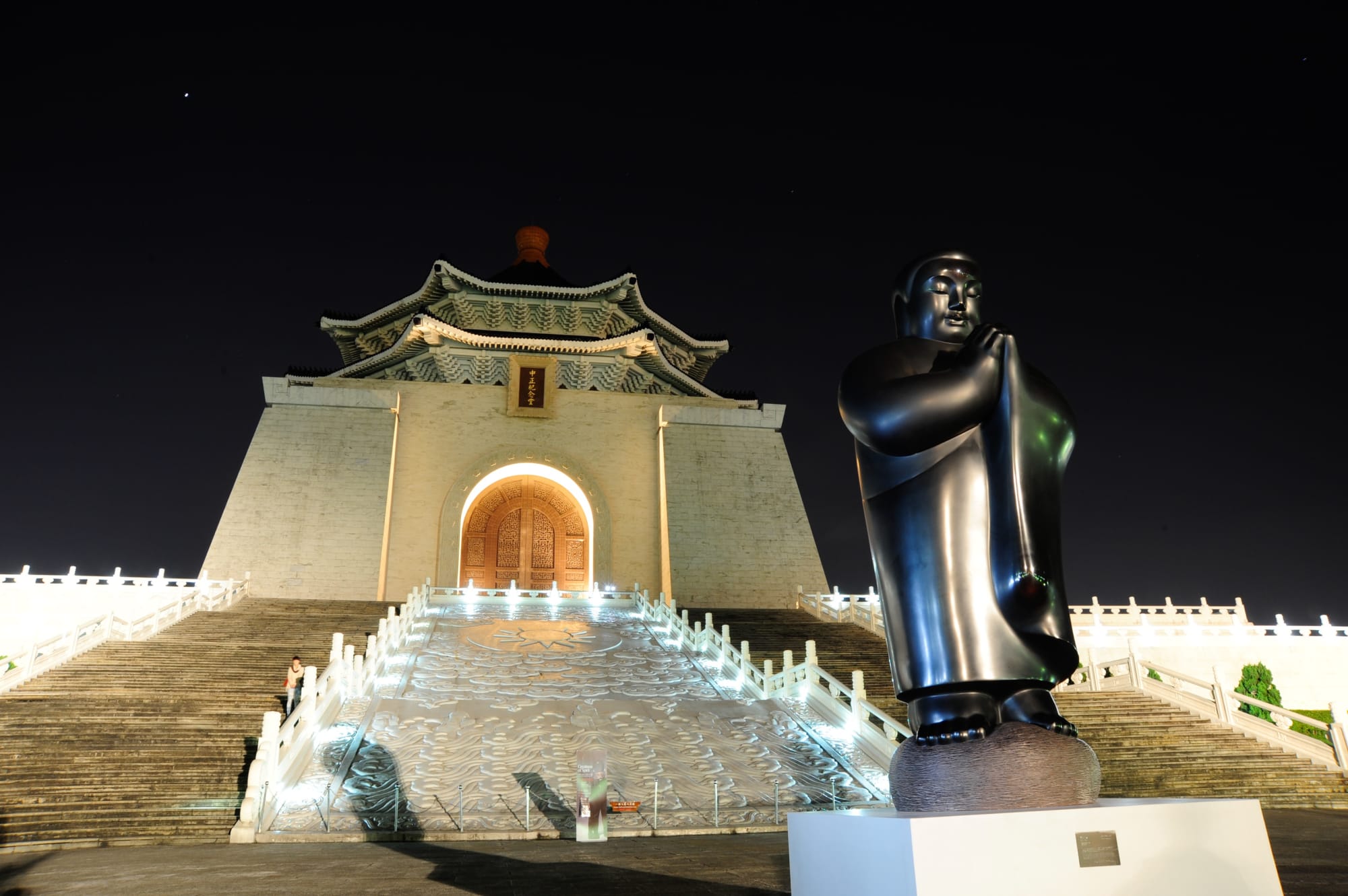 大氣—李真台灣大型雕塑首展