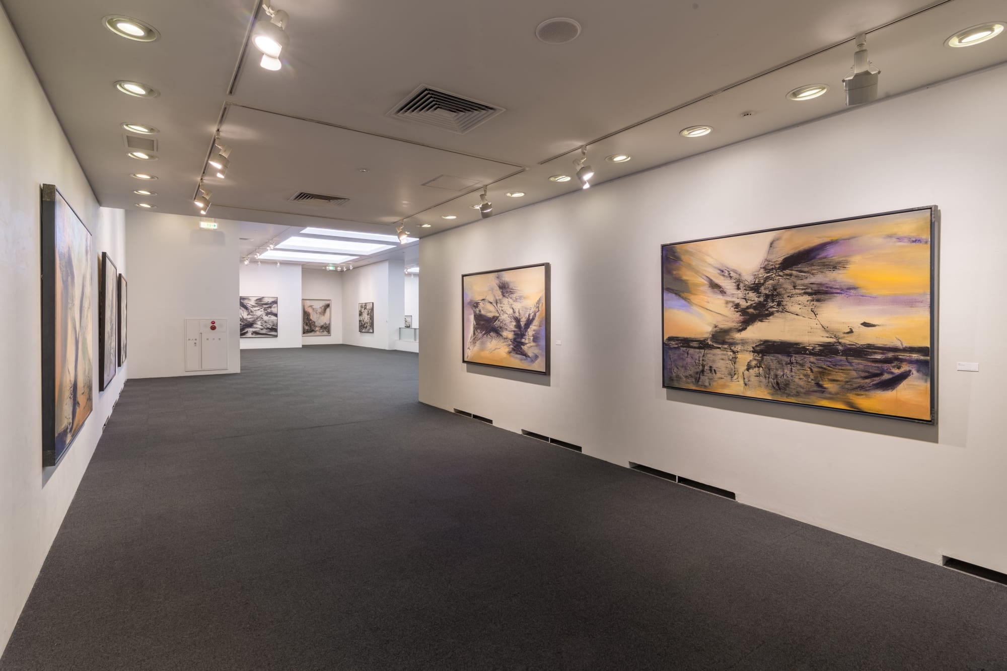 Eternal Present—Recent Paintings by Yang Chihung