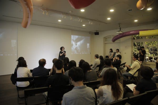 世一場自願非願的遊浮—李真個展