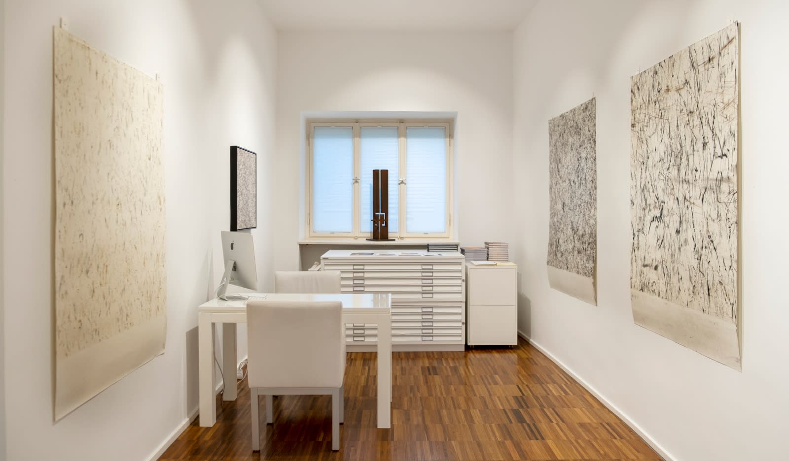 Ausstellungsansicht: After the burn, Konza Prairie Drawings, Erin Wiersma, 2022