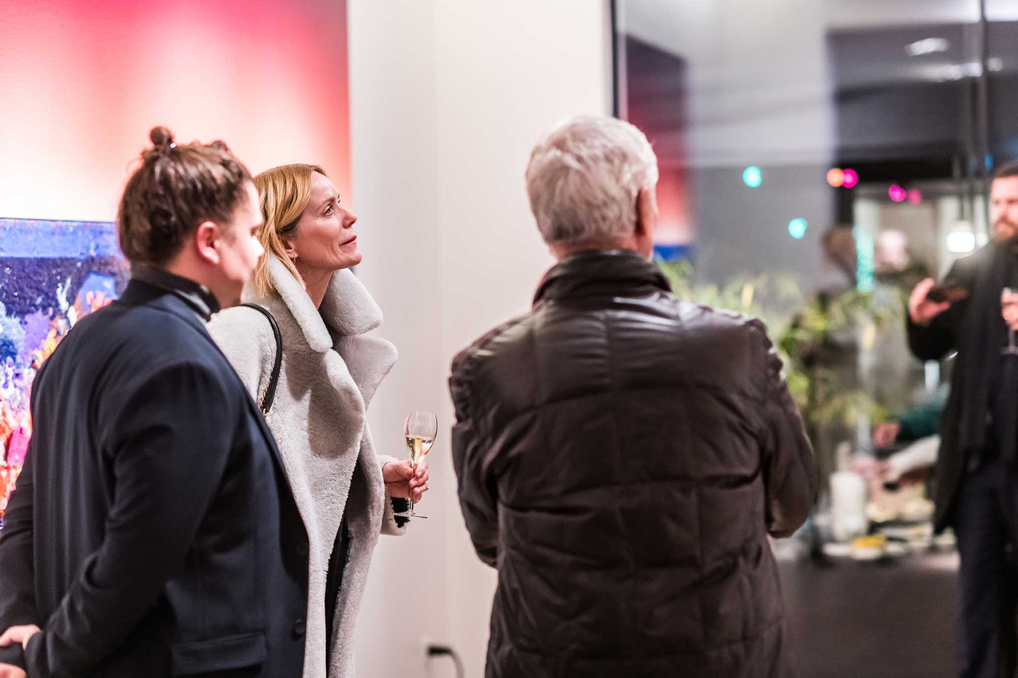 BLOSSOM OF COLOR: ZHUANG HONG-YI