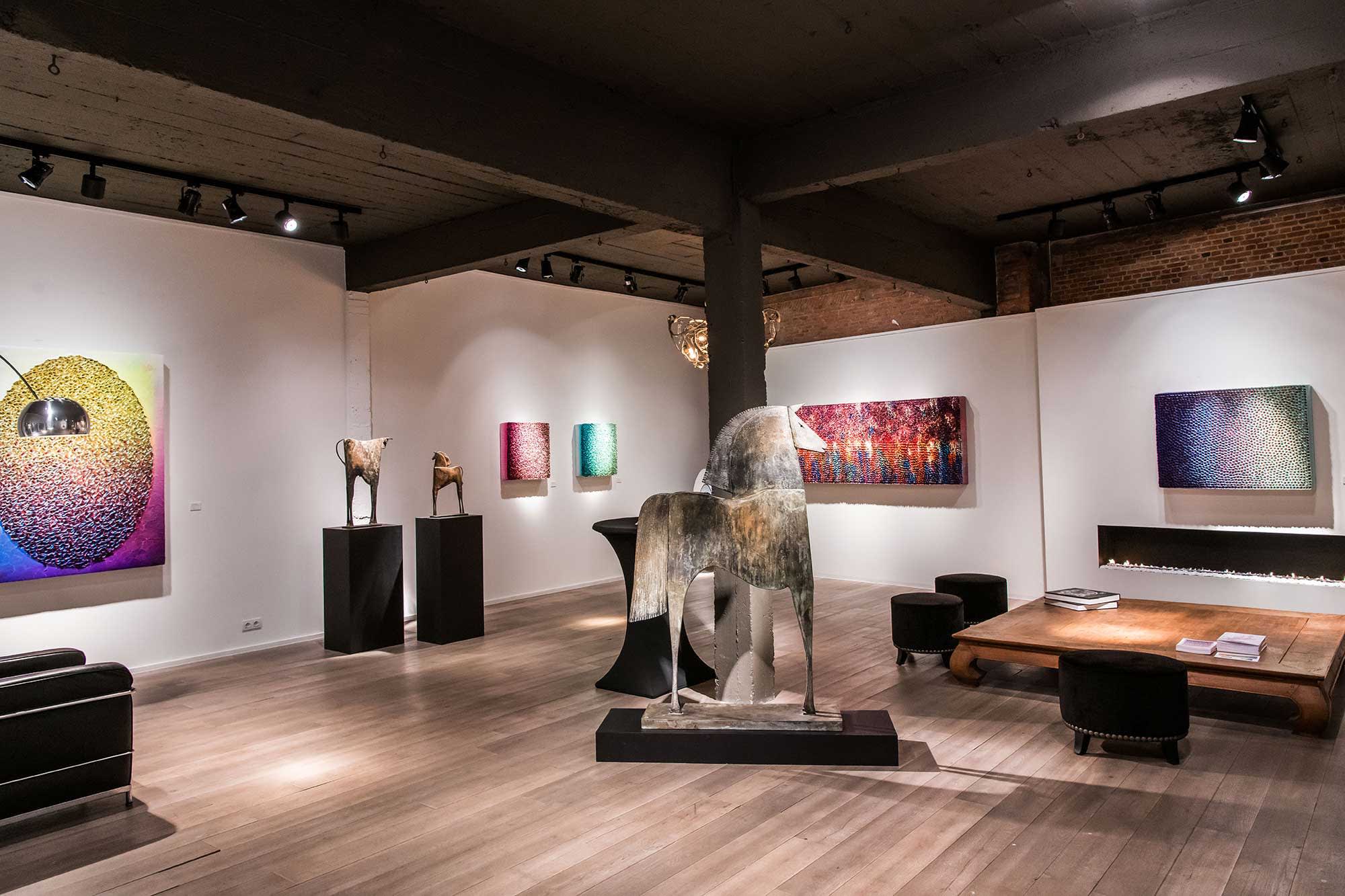 BLOSSOM OF COLOR: ZHUANG HONG-YI