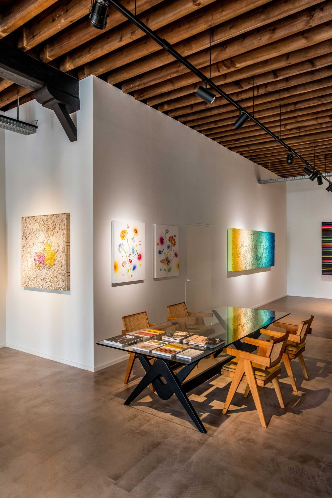 MIXED ARTISTS: IN FULL COLOR