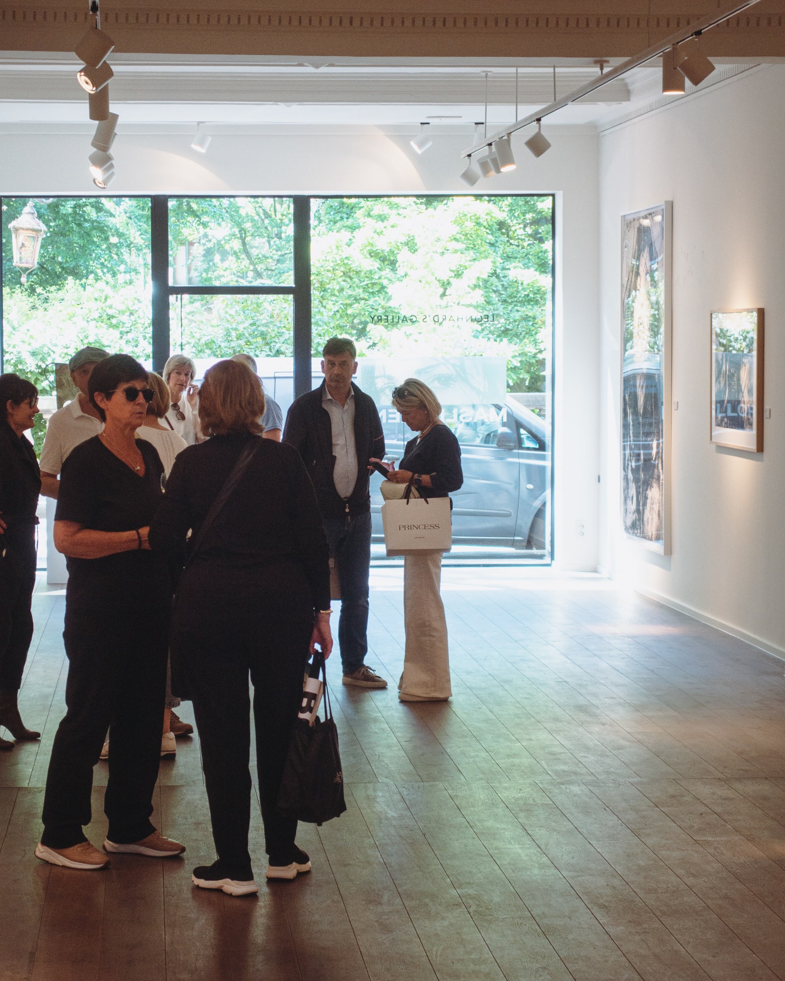 LÍDIA MASLLORENS: AND WE LET THE AFTERNOON PASS AND YOU LOOK AT ME