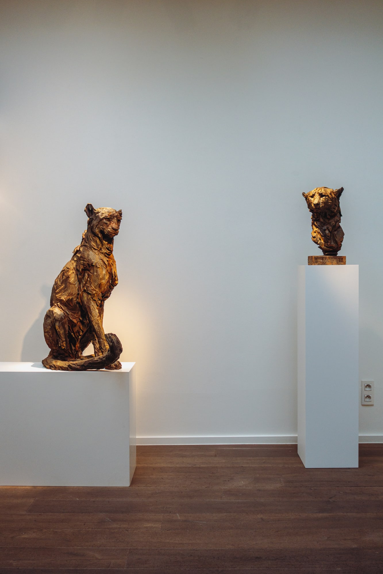 JÜRGEN LINGL: PURITY IN WOOD AND BRONZE