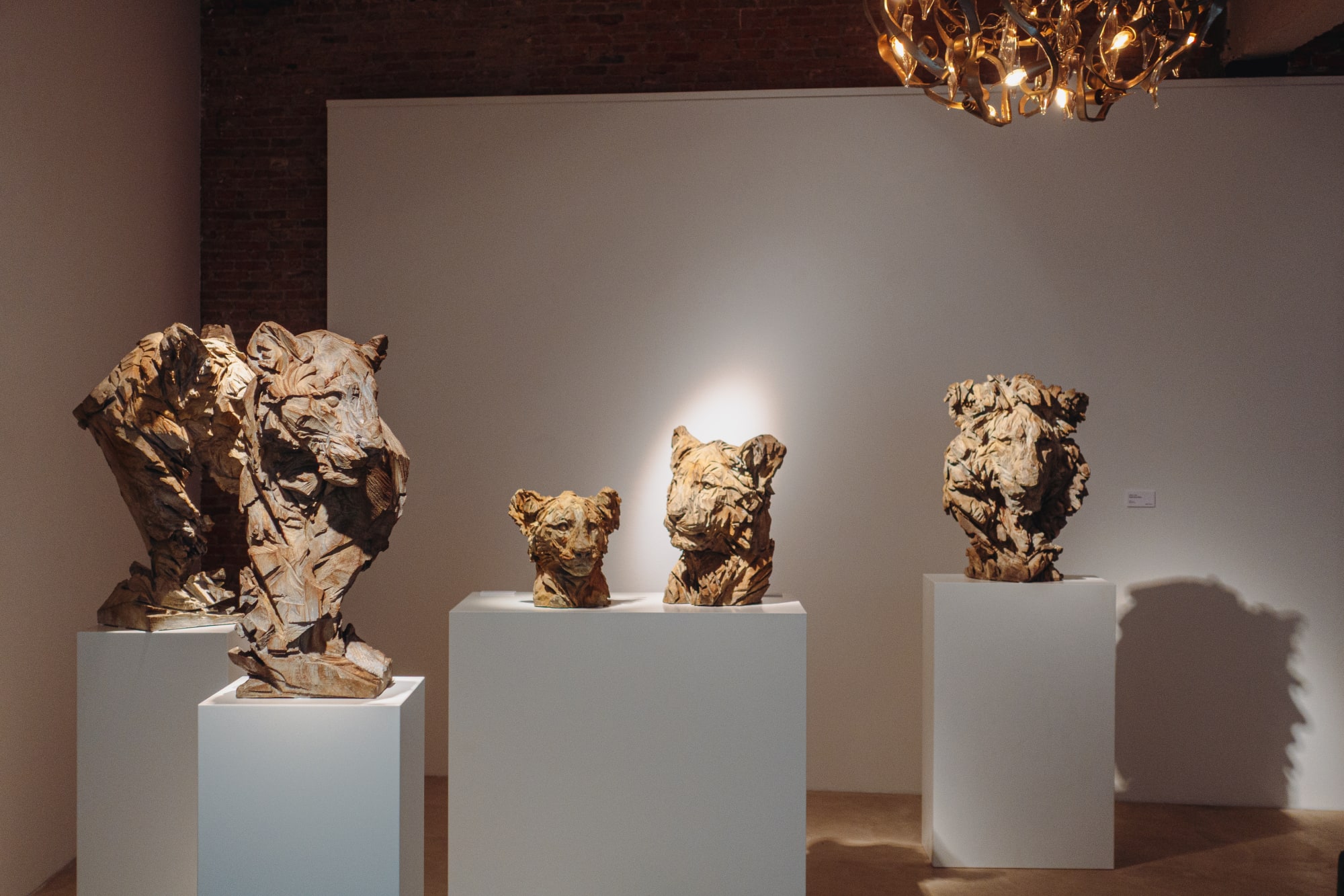 JÜRGEN LINGL: PURITY IN WOOD AND BRONZE