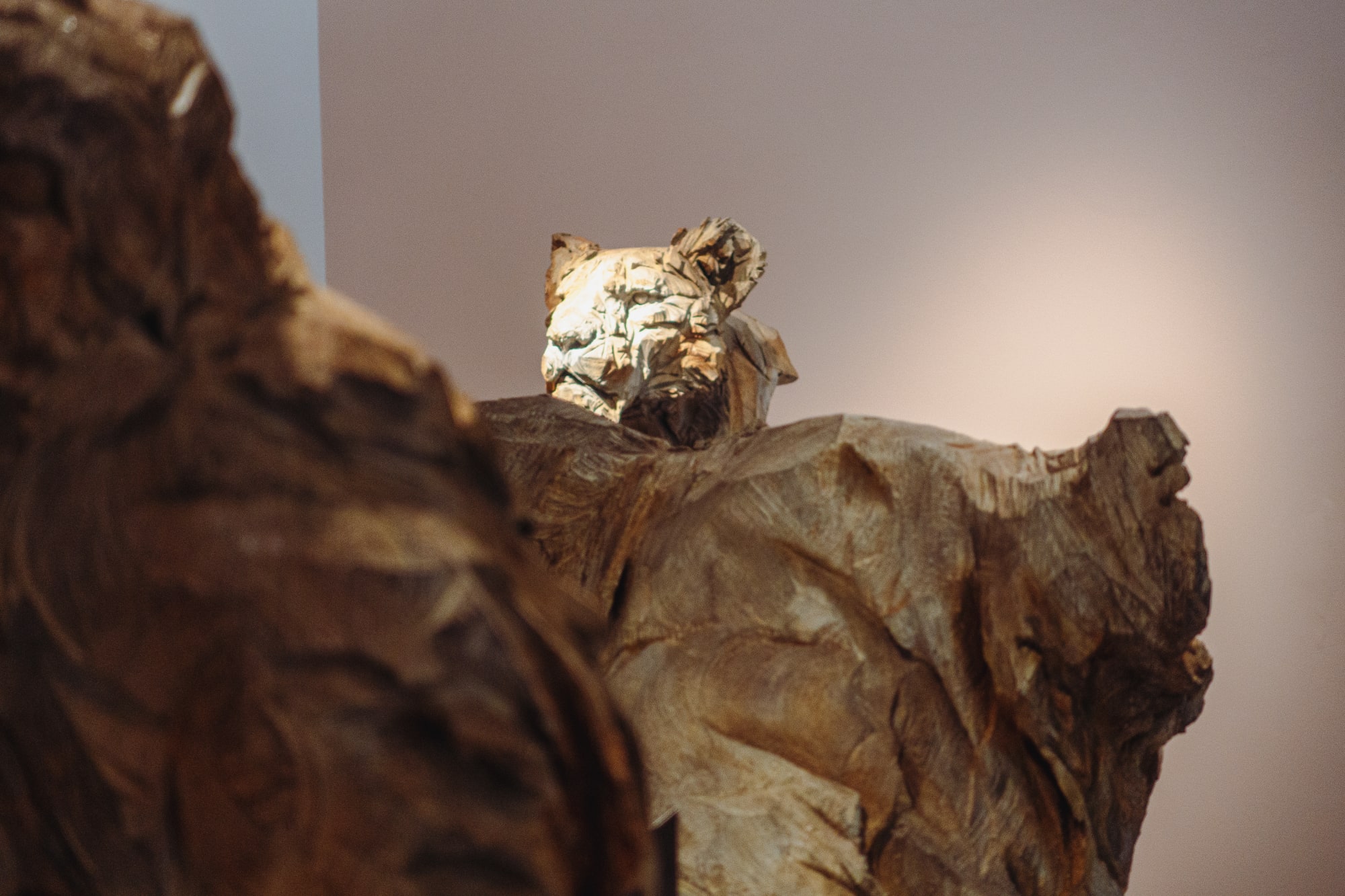 JÜRGEN LINGL: PURITY IN WOOD AND BRONZE