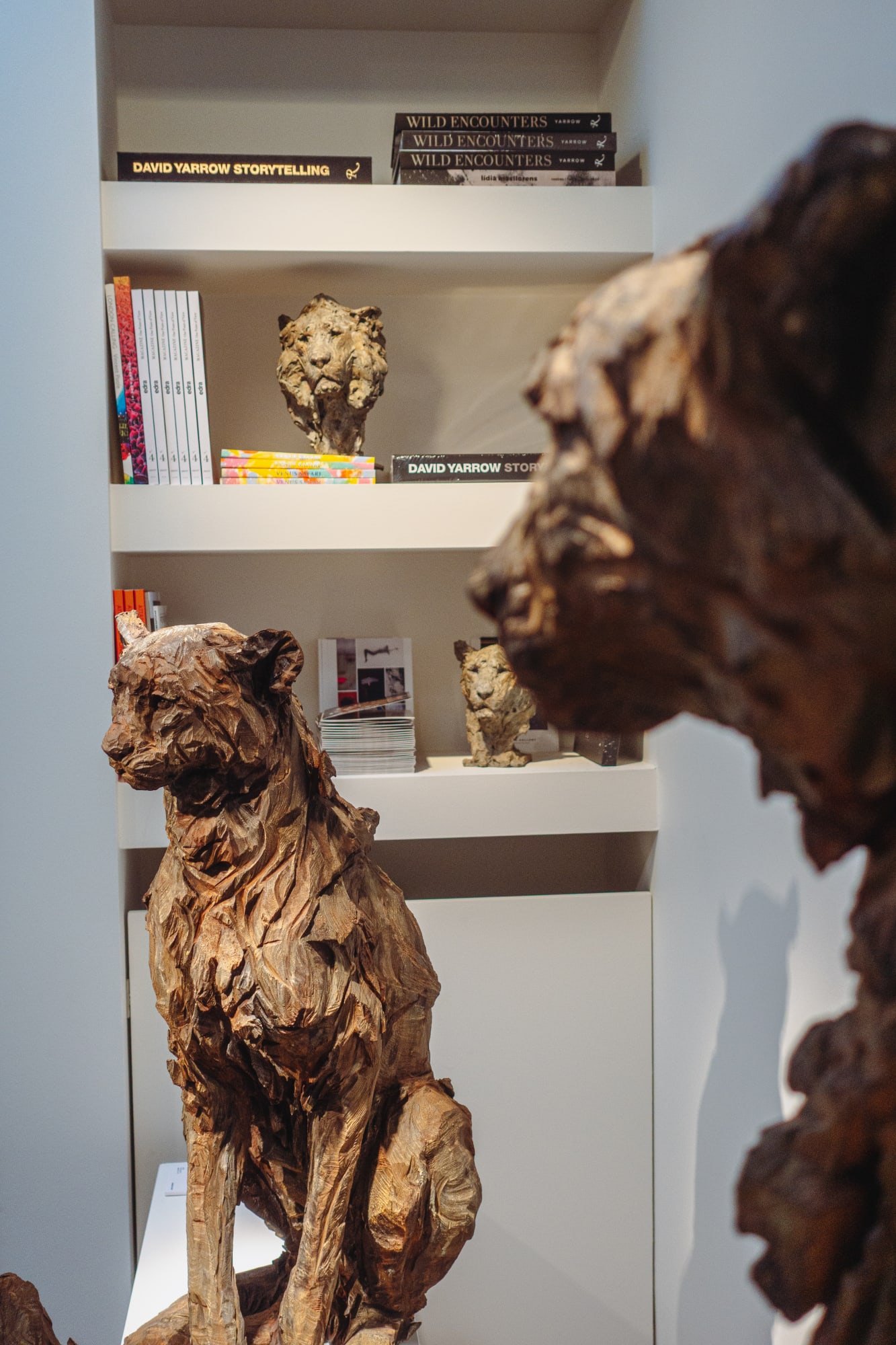 JÜRGEN LINGL: PURITY IN WOOD AND BRONZE