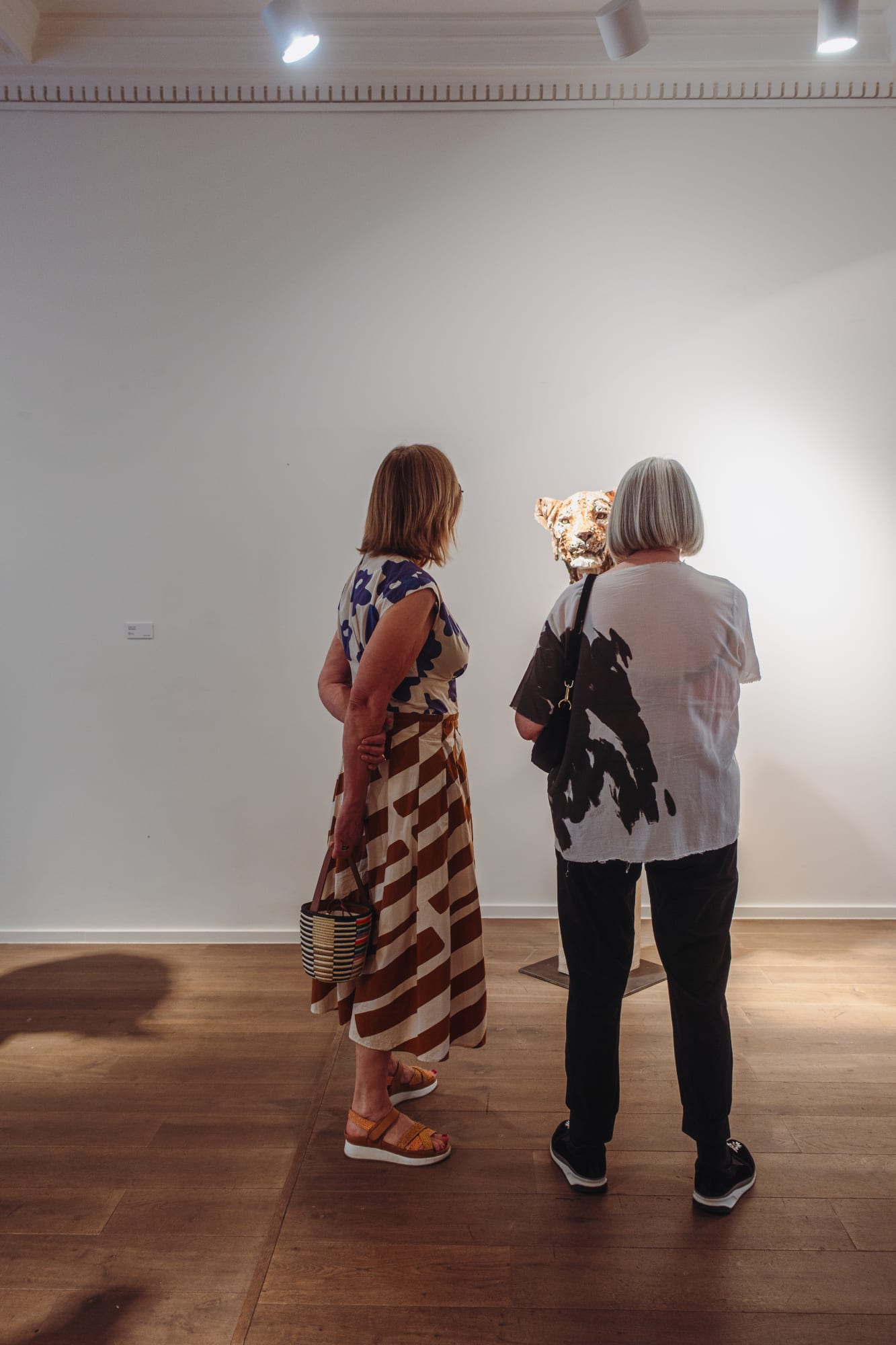 JÜRGEN LINGL: PURITY IN WOOD AND BRONZE