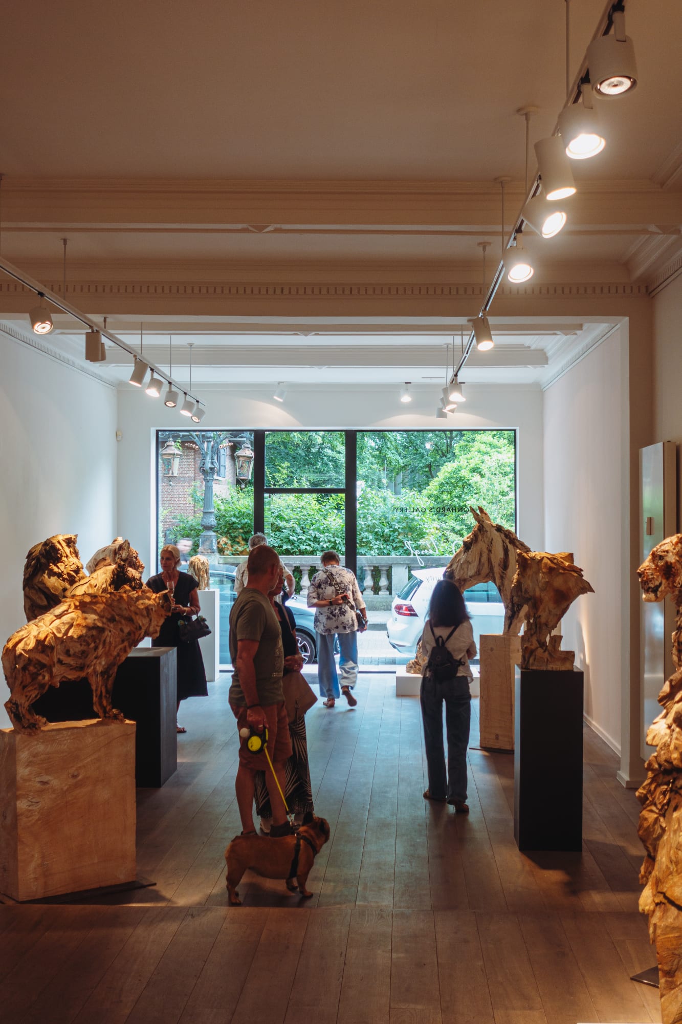 JÜRGEN LINGL: PURITY IN WOOD AND BRONZE