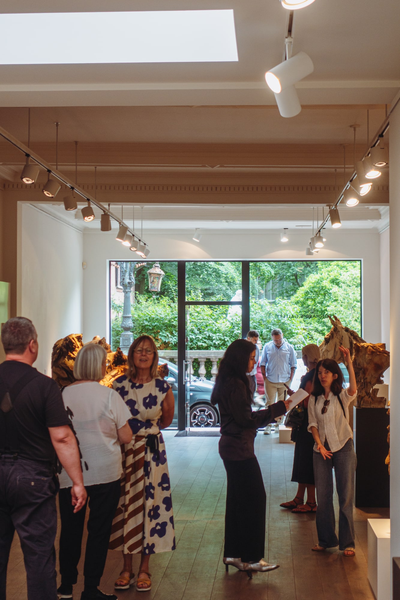 JÜRGEN LINGL: PURITY IN WOOD AND BRONZE