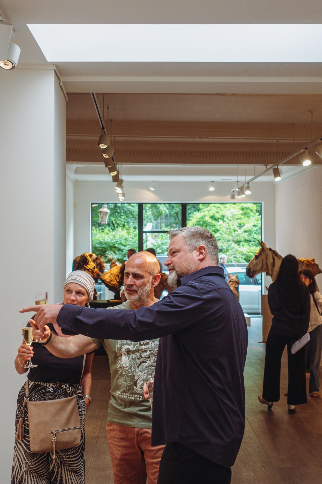 JÜRGEN LINGL: PURITY IN WOOD AND BRONZE