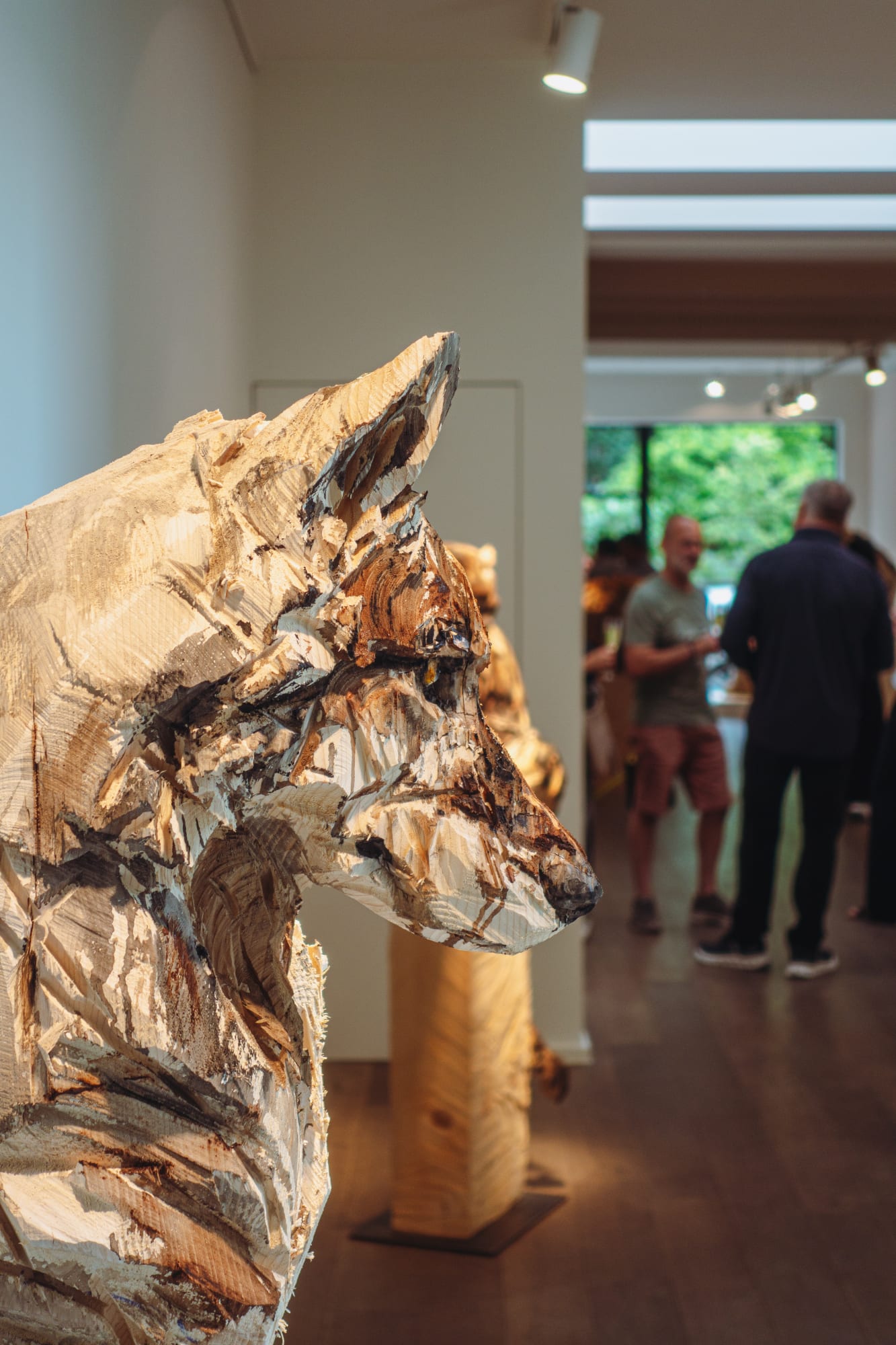 JÜRGEN LINGL: PURITY IN WOOD AND BRONZE