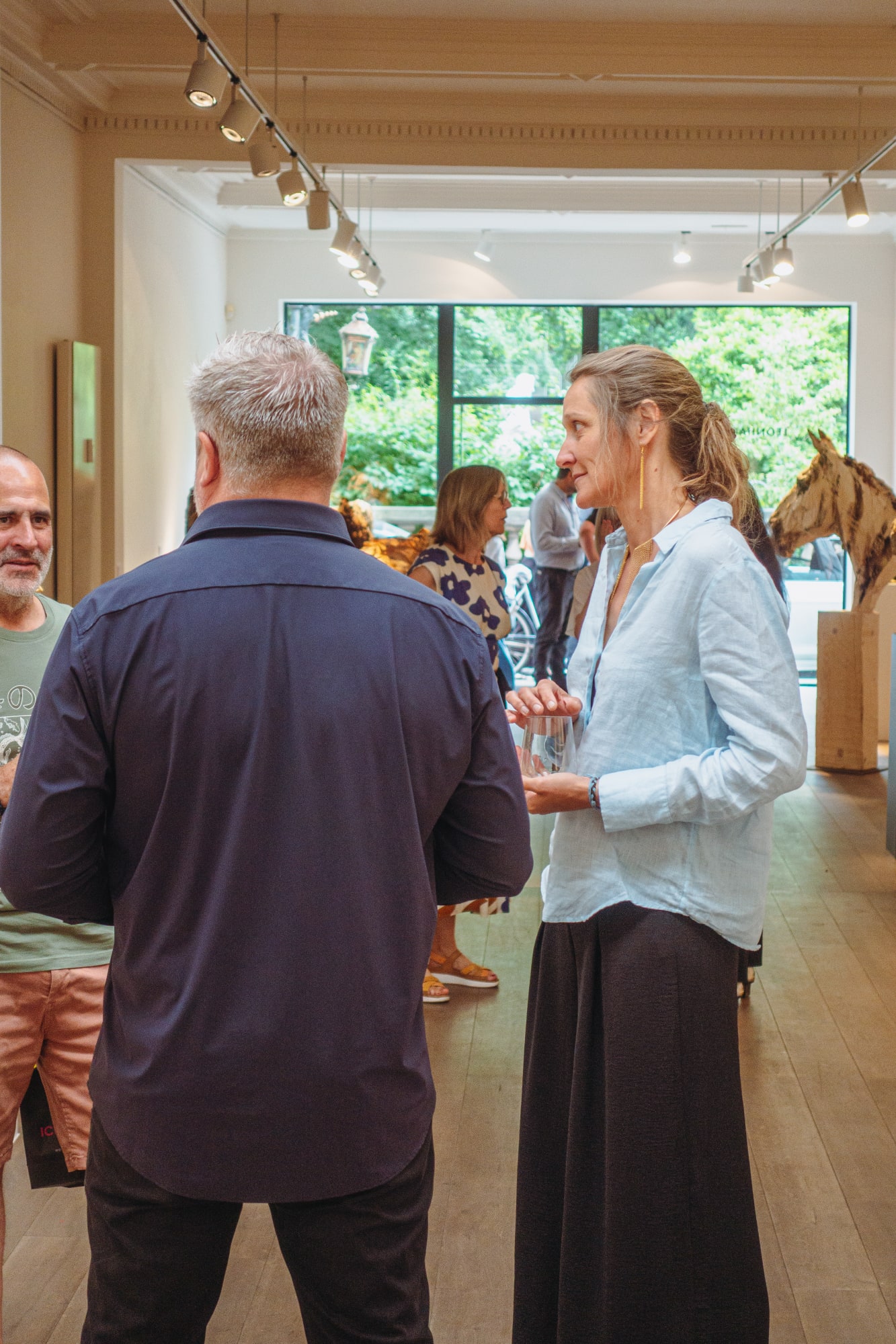 JÜRGEN LINGL: PURITY IN WOOD AND BRONZE