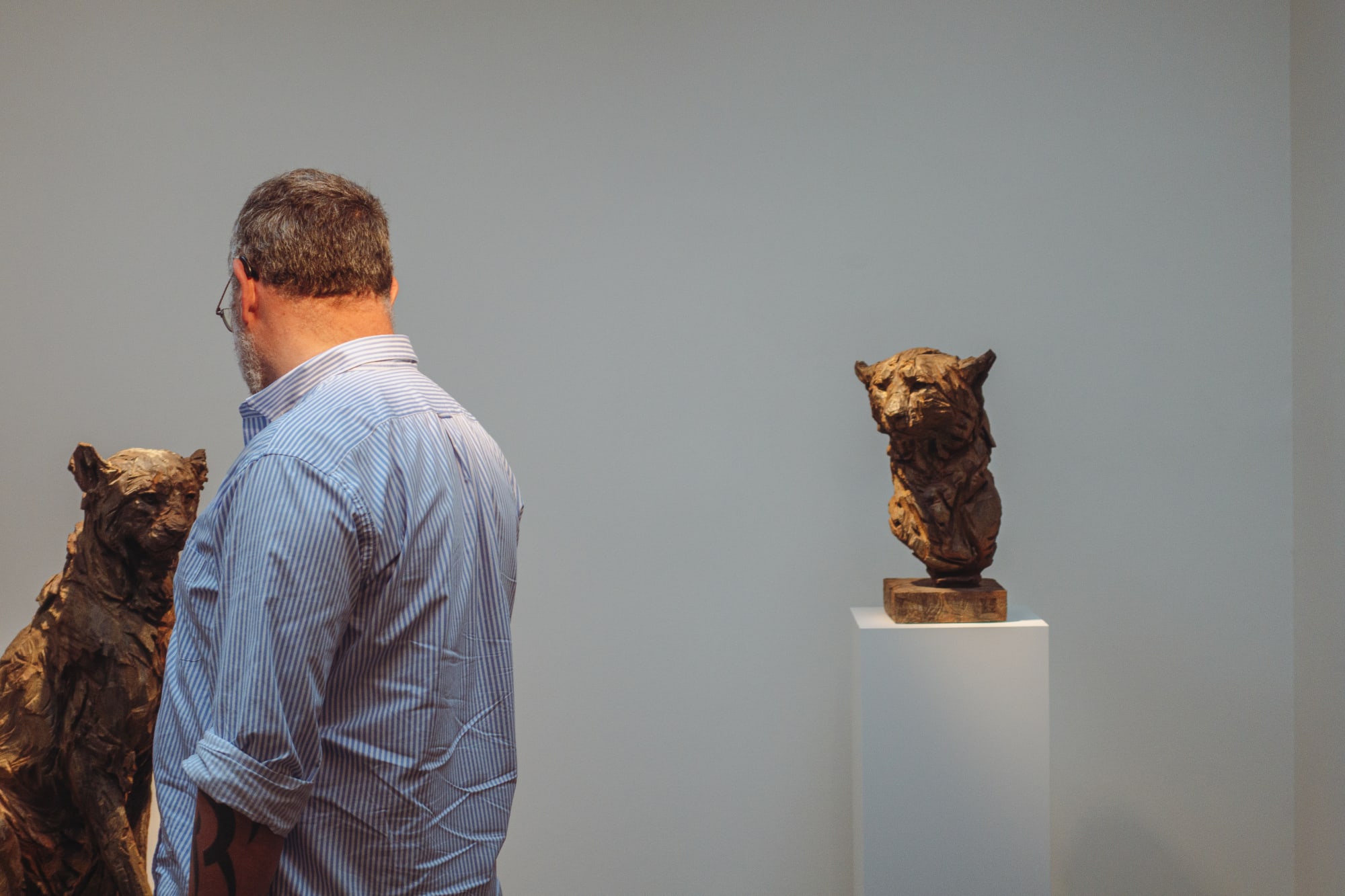 JÜRGEN LINGL: PURITY IN WOOD AND BRONZE