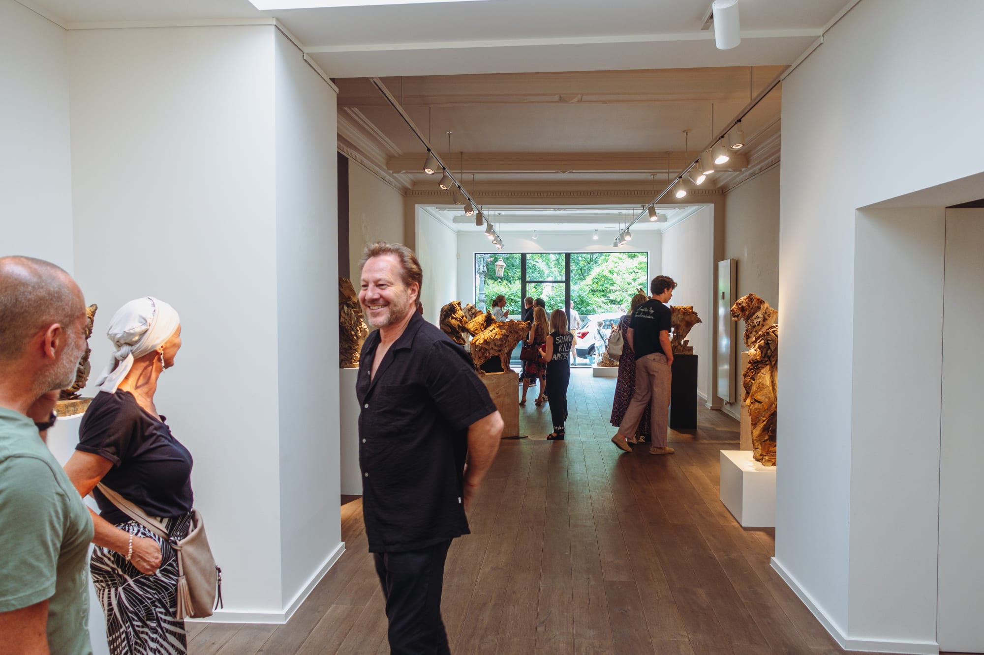 JÜRGEN LINGL: PURITY IN WOOD AND BRONZE