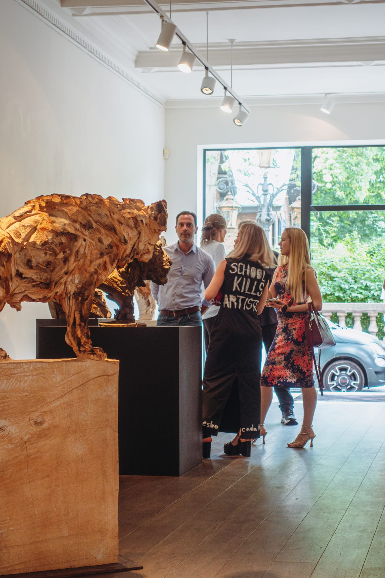 JÜRGEN LINGL: PURITY IN WOOD AND BRONZE