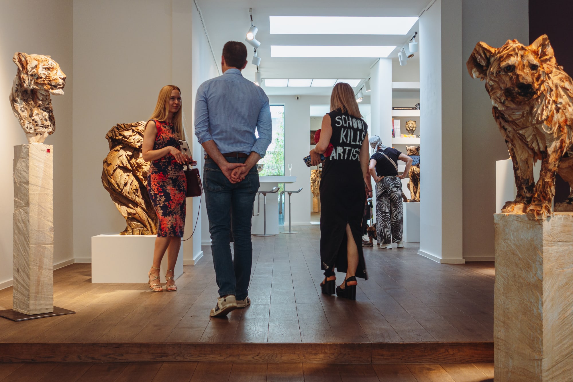 JÜRGEN LINGL: PURITY IN WOOD AND BRONZE