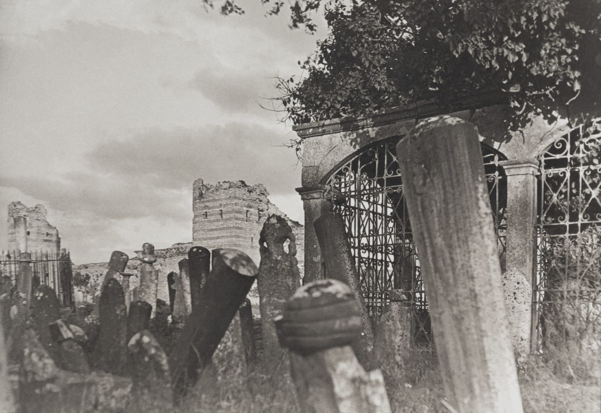 Avni Lifij Surdışı Mezarlık, Tokmaktepe Surdışı Cemetery, Tokmaktepe