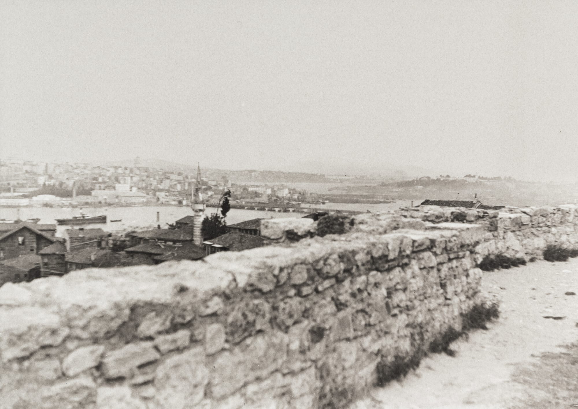 Avni Lifij Yavuz Selim'den Beyoğlu ve Topkapı Sarayı Beyoğlu and Topkapı Palace from Yavuz Selim
