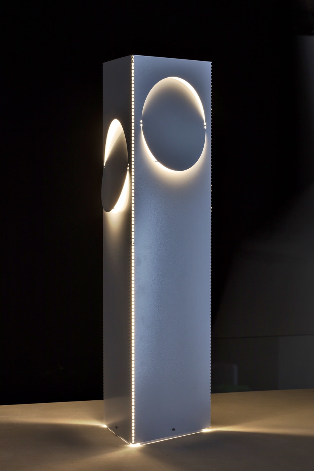 Stitch Lighting Ⅵ Moon aluminium coating, LED 22 x 19.5 x 73cm 2021 ed 1/30