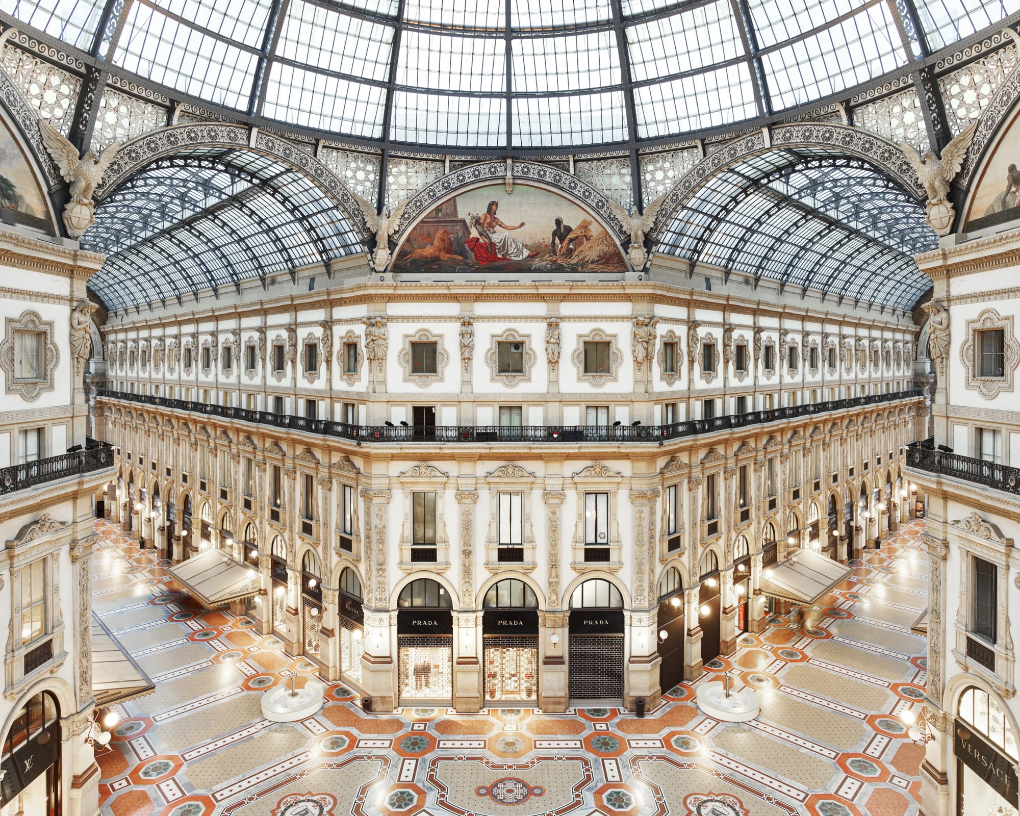 Galleria Vittorio Emanuele II, Milan, Italy, 2016 21 x 26 in., Ed. 7 & 2AP 32 x 40 in., Ed. 7 & 2AP 44 x 55 in., Ed. 10 & 2AP 59 x 73 1/2 in., Ed. 5 & 2AP