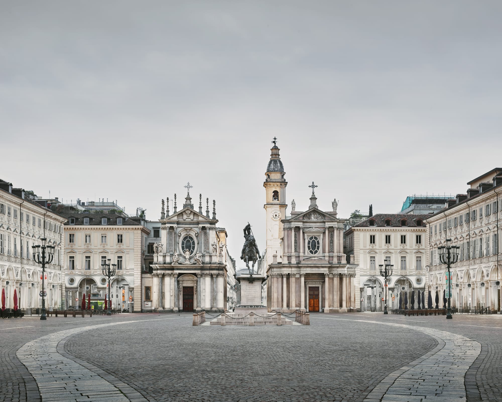 Piazza San Carlo, Torino, Italy, 2016 21 x 26 in., Ed. 7 & 2AP 32 x 40 in., Ed. 7 & 2AP 44 x 55 in., Ed. 10 & 2AP 59 x 73 1/2 in., Ed. 5 & 2AP