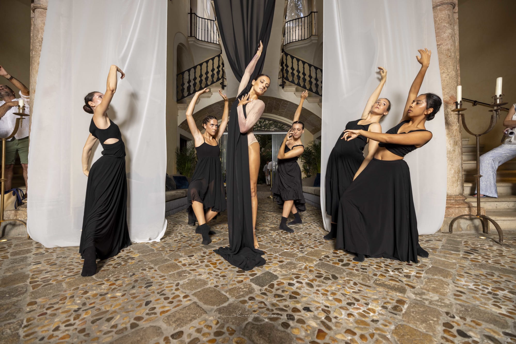 Pre-Nit del Art Exhibition Leonardo Cóndor