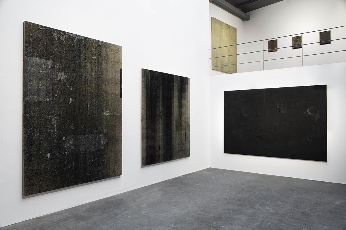 Vivid Dark of a Space