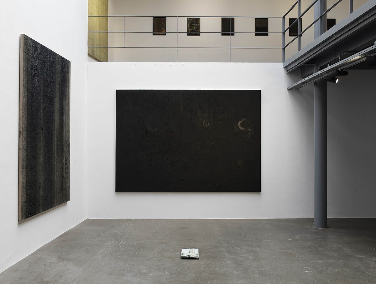 Vivid Dark of a Space