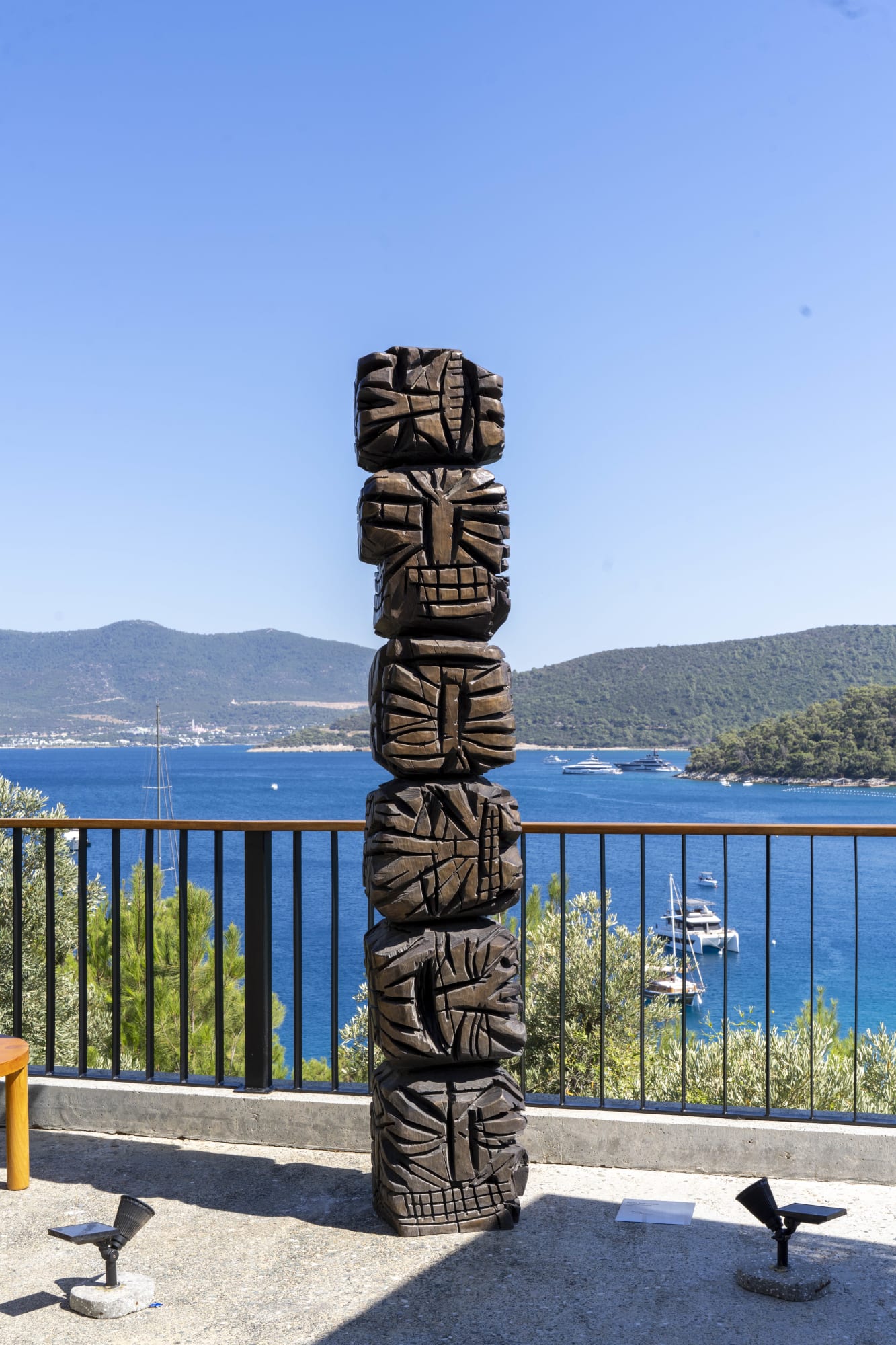 Ryan Schneider Deities Ascending, 2022 © Courtesy of the Artist and Almine Rech.