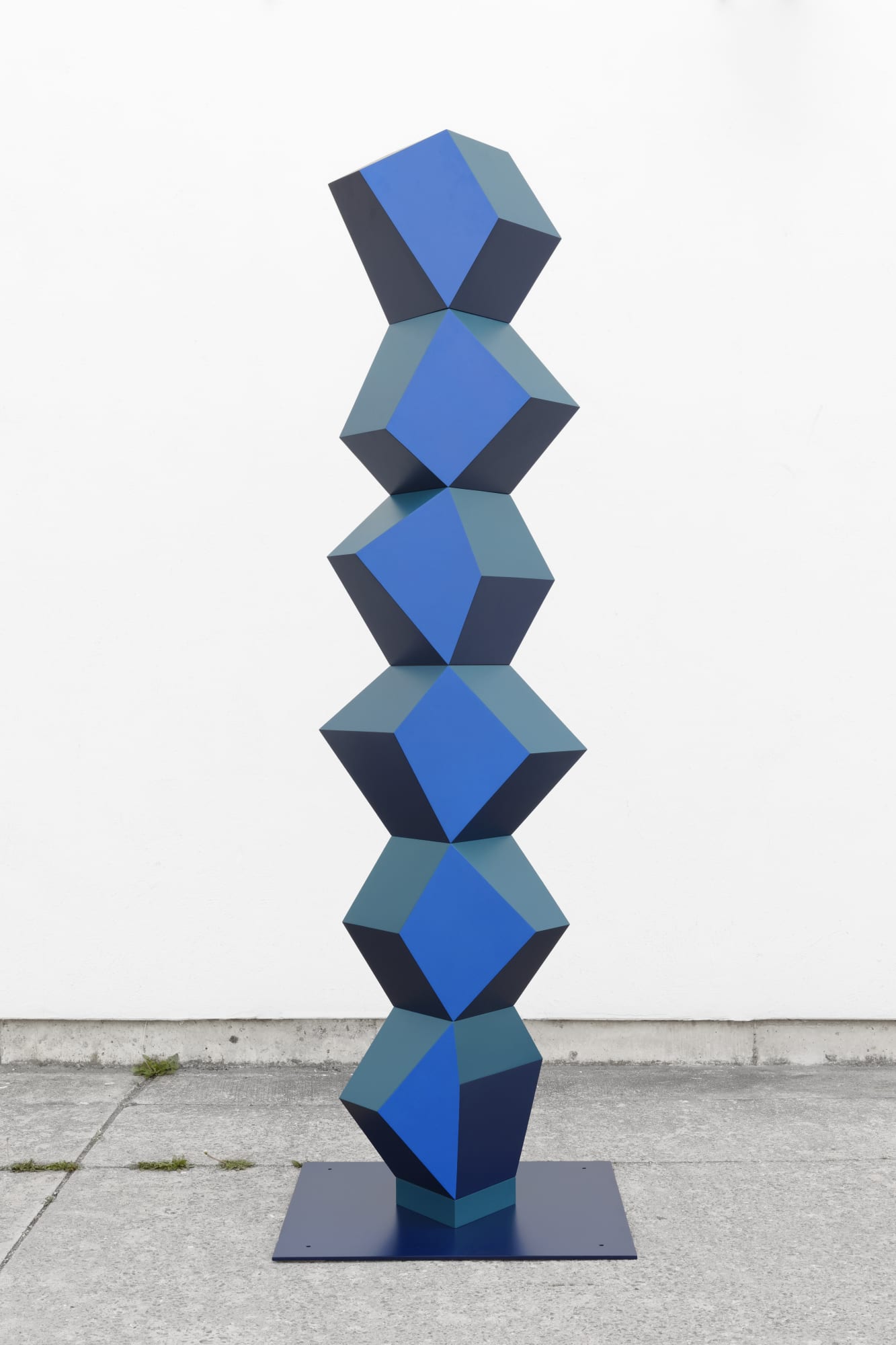 Angela Bulloch Heavy Metal Stack of Six: Bustle Hedgerow, 2020, © Eberle & Eisfeld, Courtesy the Artist and Esther Schipper, Berlin/ Paris/Seoul.