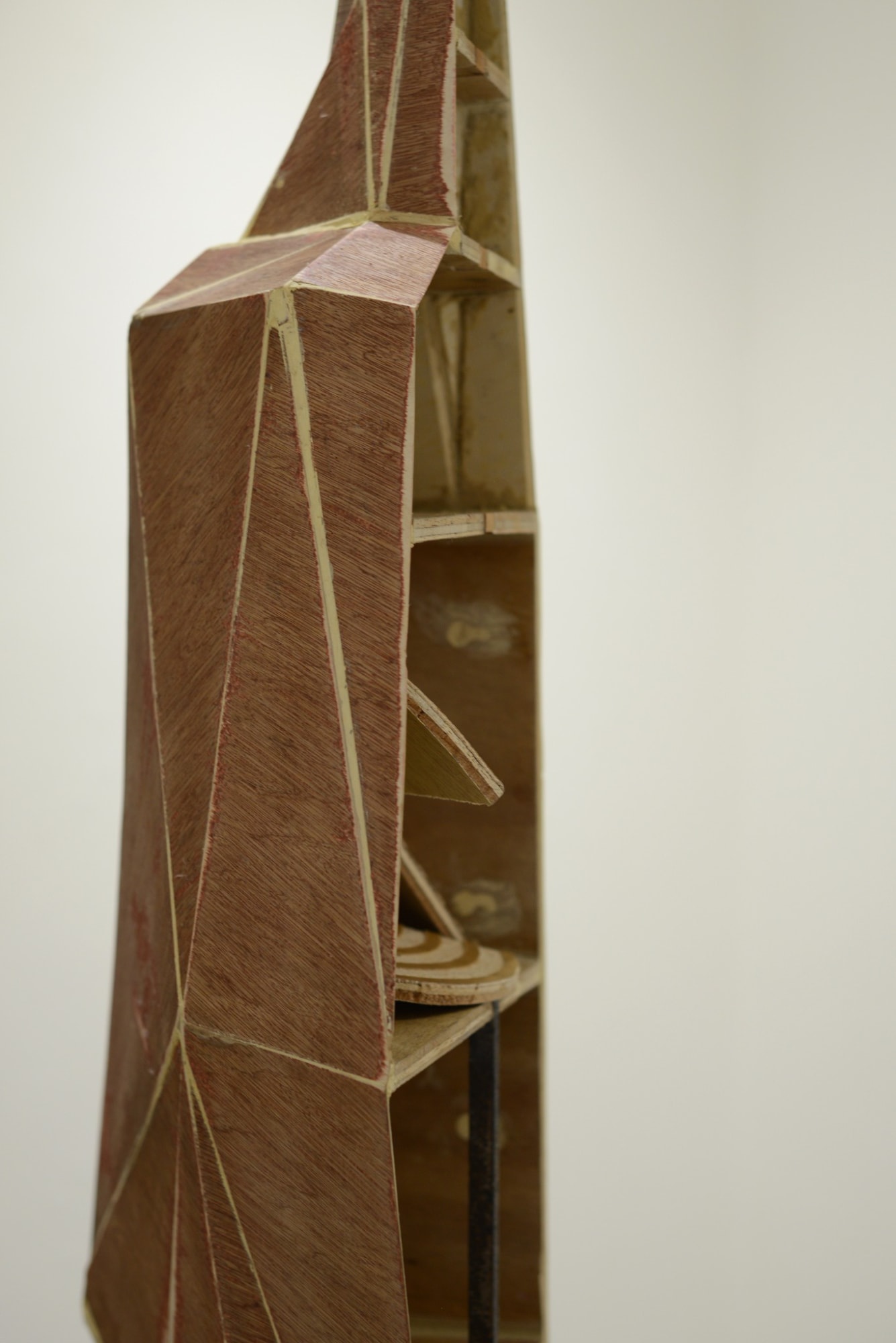 neither touches, neither leaves