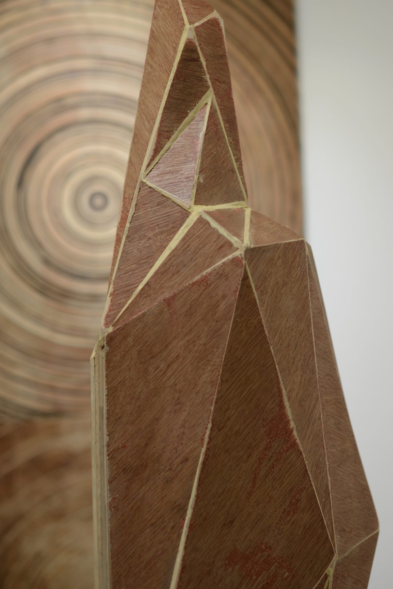 neither touches, neither leaves