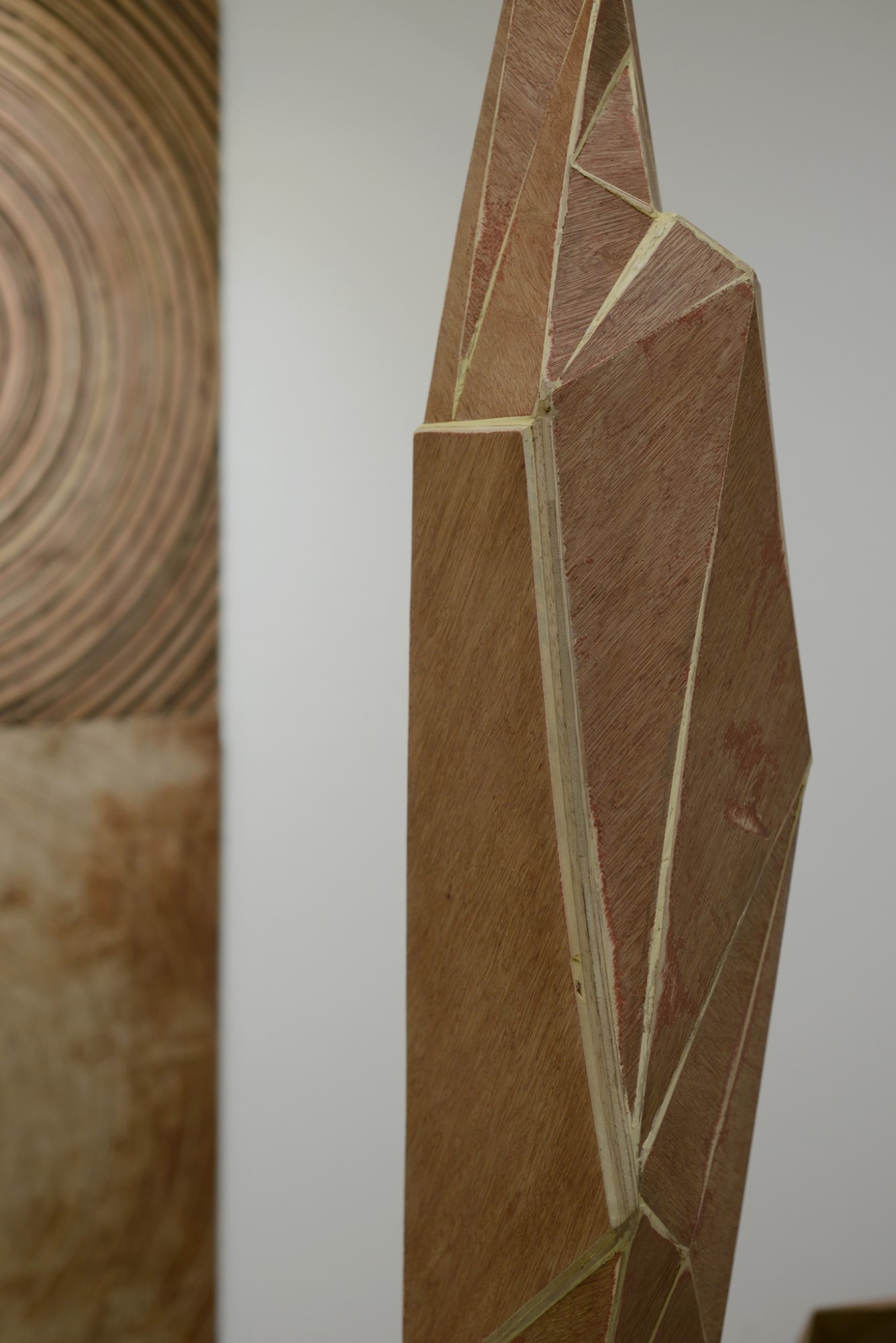 neither touches, neither leaves