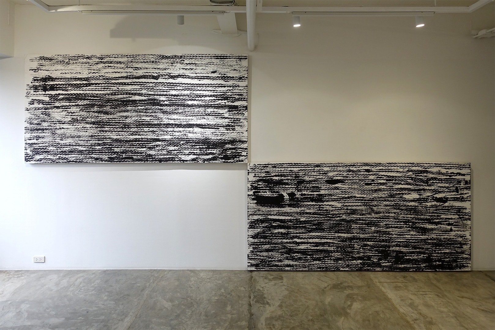 Between Absence and Imprint