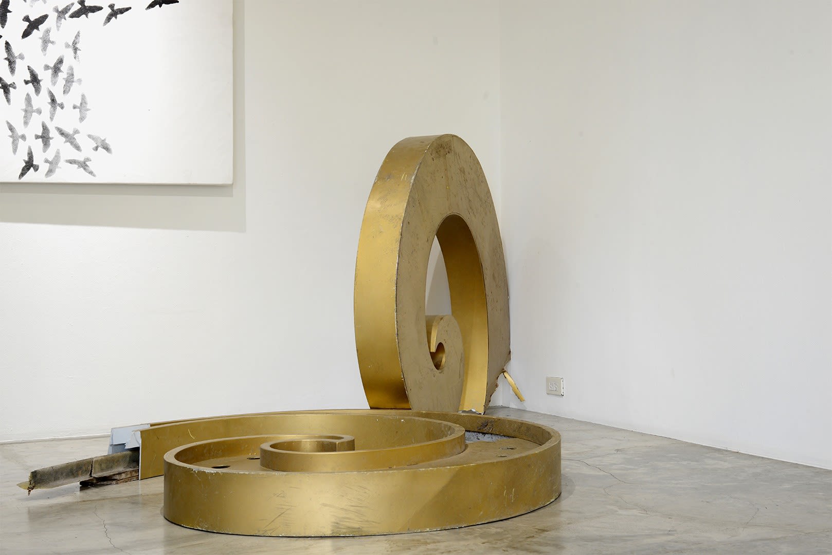 Between Absence and Imprint