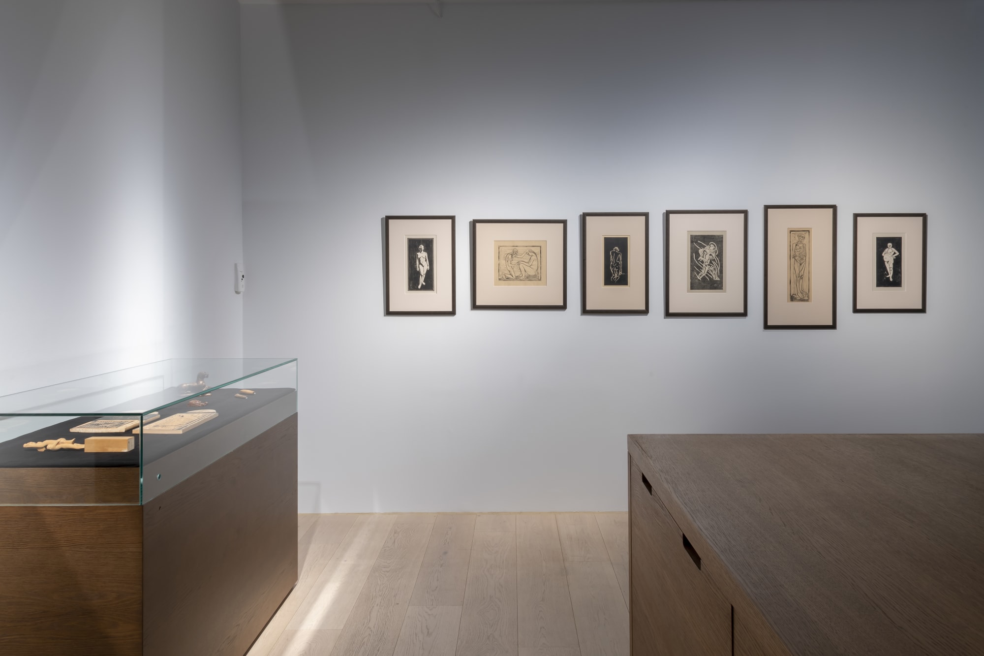 Skåret i tre (Carved in wood)