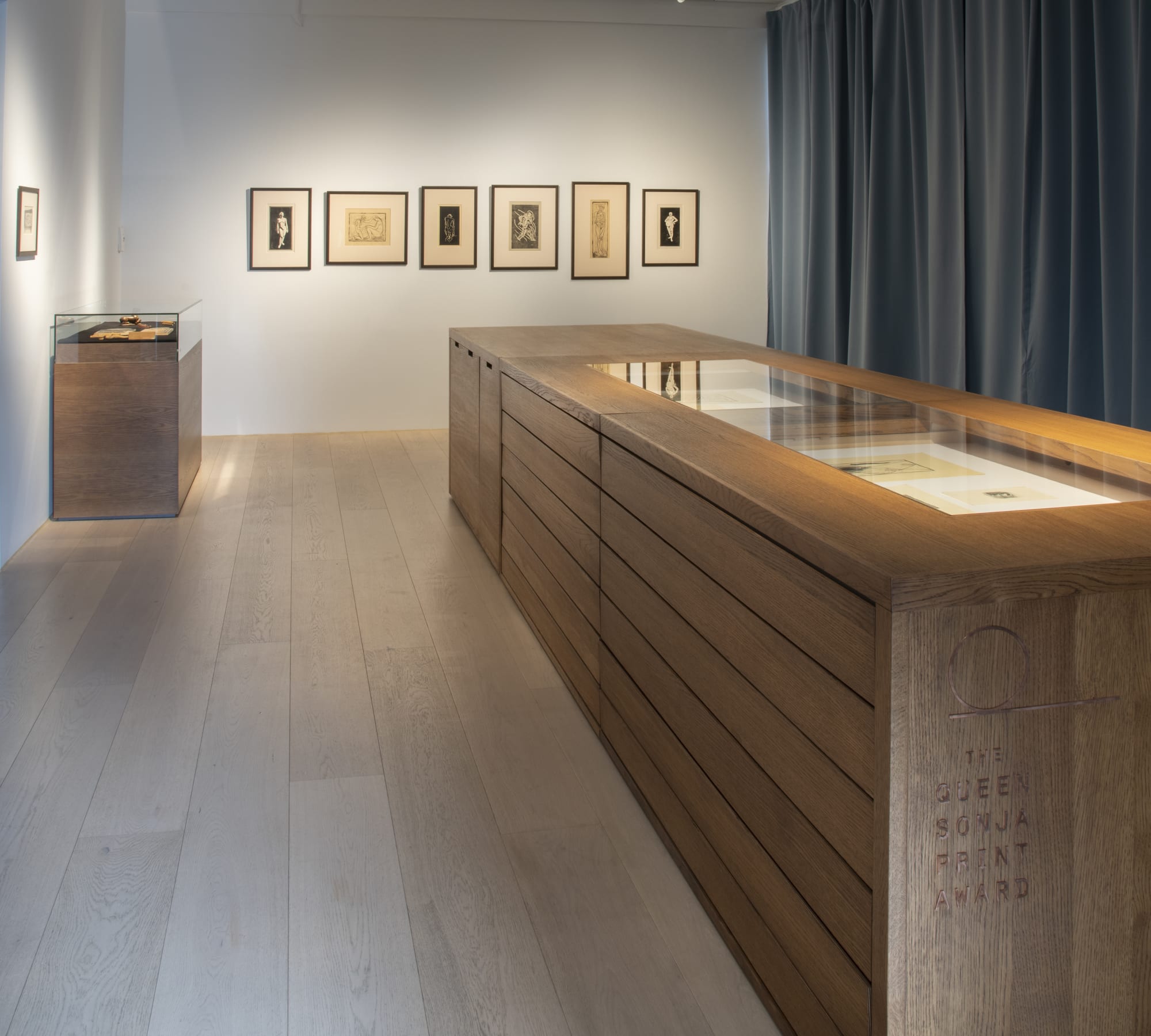 Skåret i tre (Carved in wood)