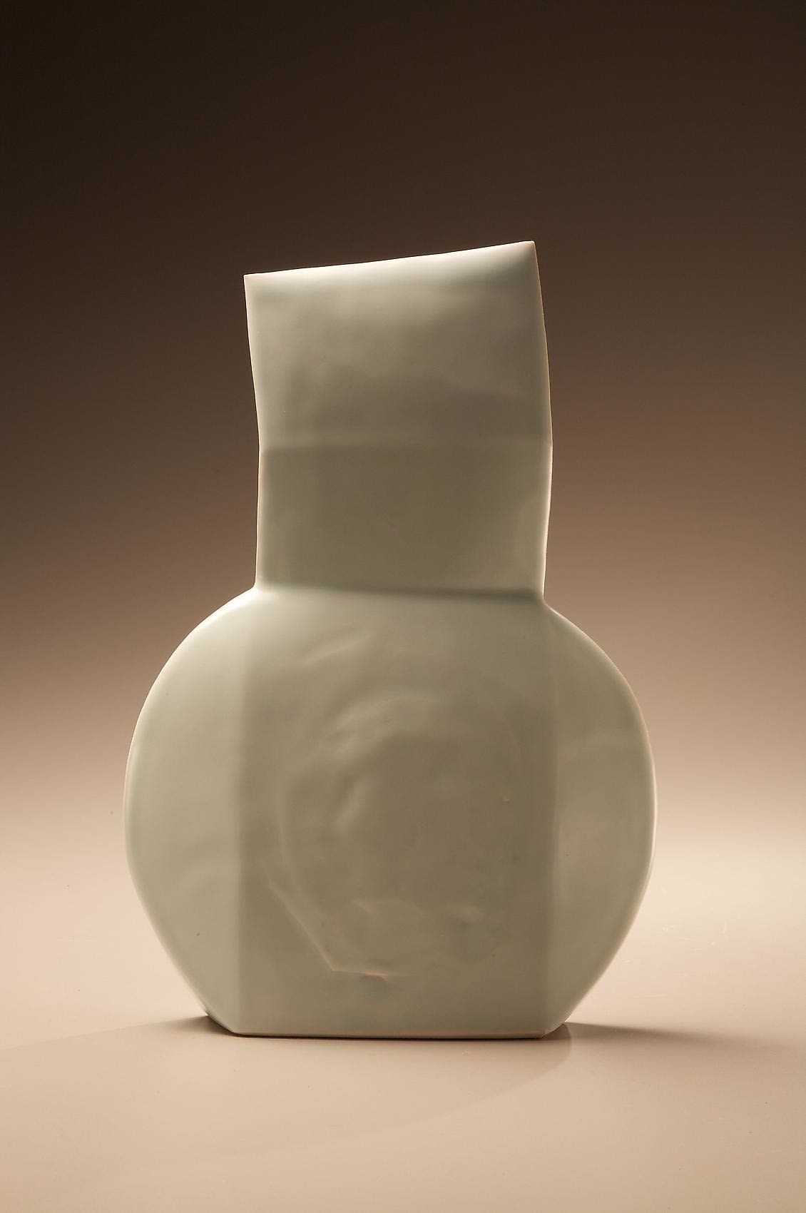 Suzuki Osamu (1926-2001) Small seihakuji sculpture, 1985 Glazed Porcelain 12 x 8 1/4 x 2 inches Inv# 25 SOLD