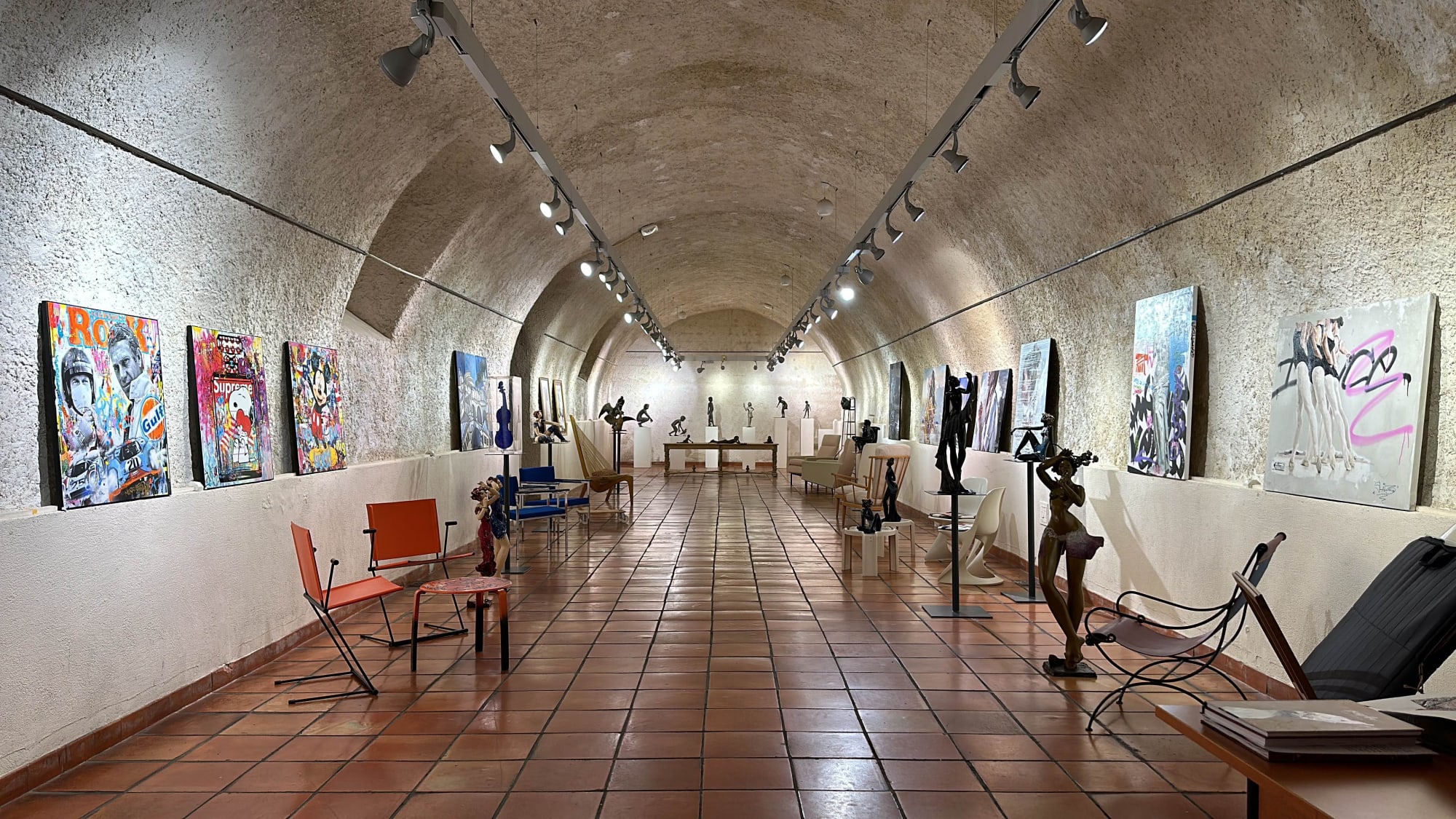 Global view in la Bergerie - 50 linear meters of exhibition