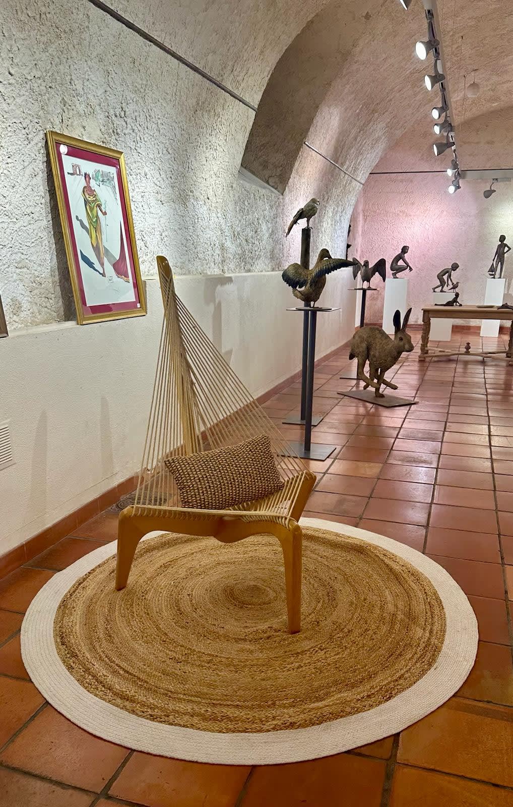 For the first time I mixed art with vintage ad design furnitures and I will continue as both really create an alchemy...