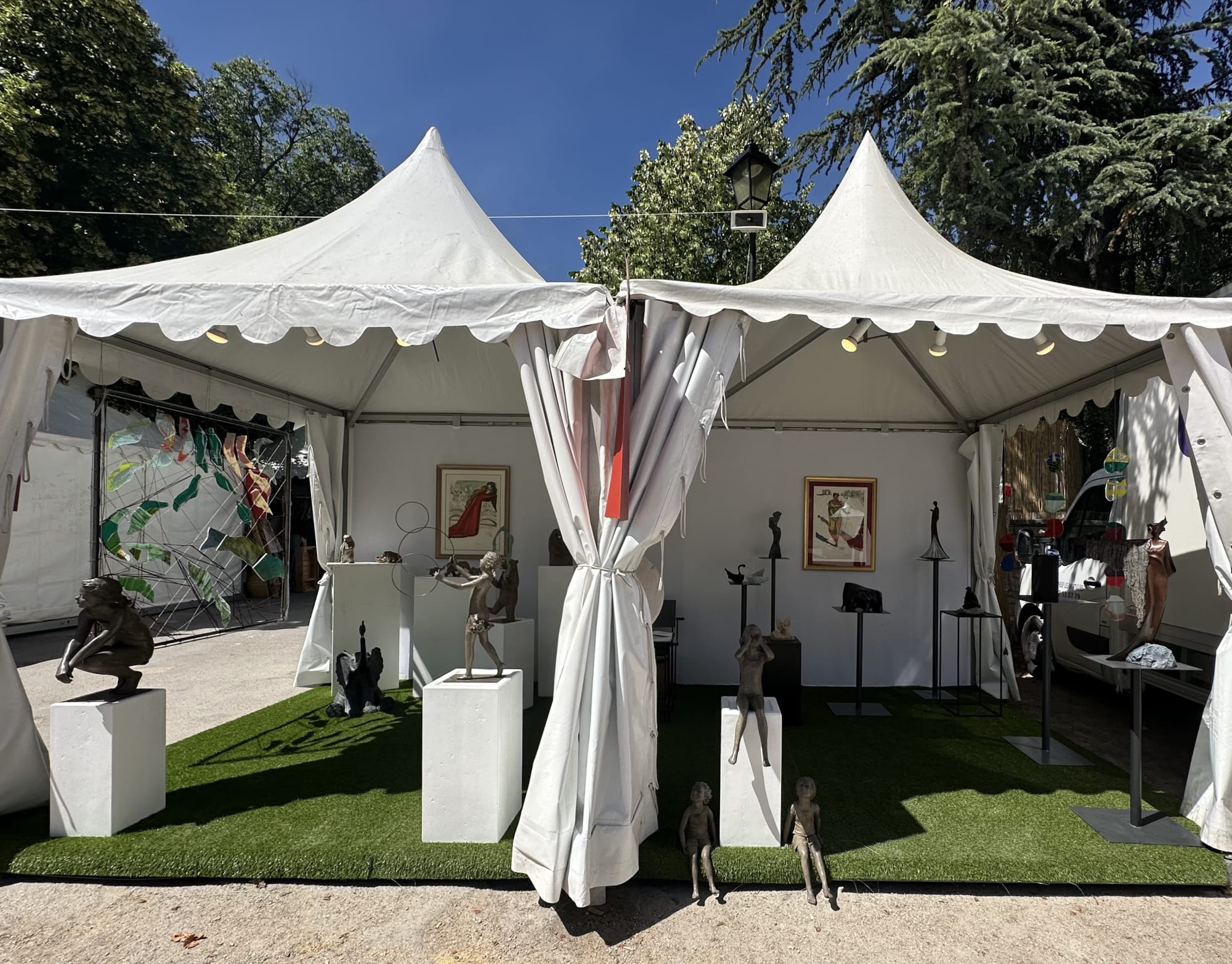 salon cote sud art thema, salon cote sud, sculpture contemporaine, design artistique, art en plein air, salon de sculpture, installation monumentale, galerie d’art contemporain, sculptures en bronze, design d’extérieur, mobilier d’artiste, œuvres d’art un